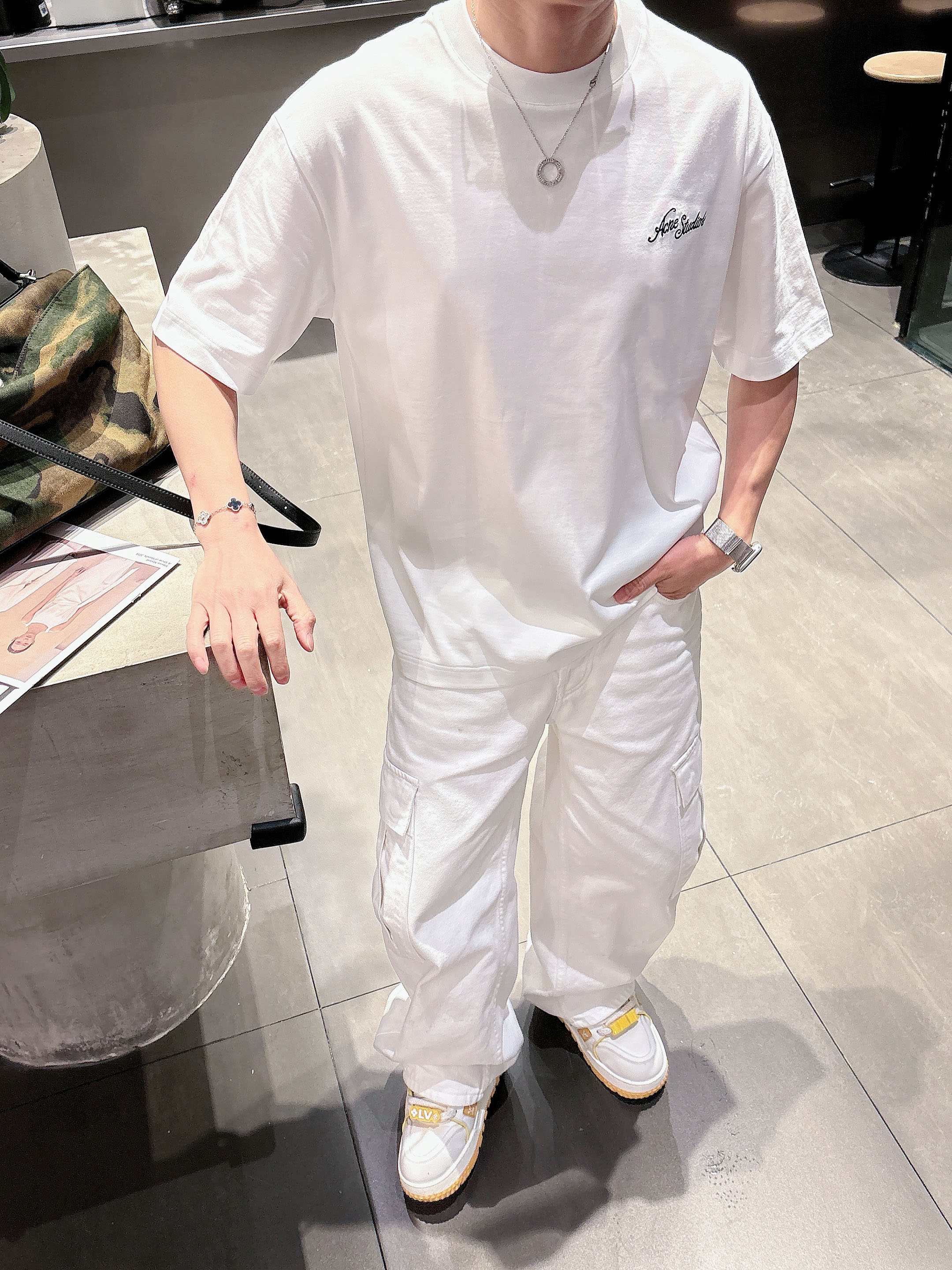 【 艾可妮 2026春夏 · 高阶定制T恤】🔹 核心面料：秘鲁进口匹马棉 × 顶级丝光工艺🔹 核心体感：
