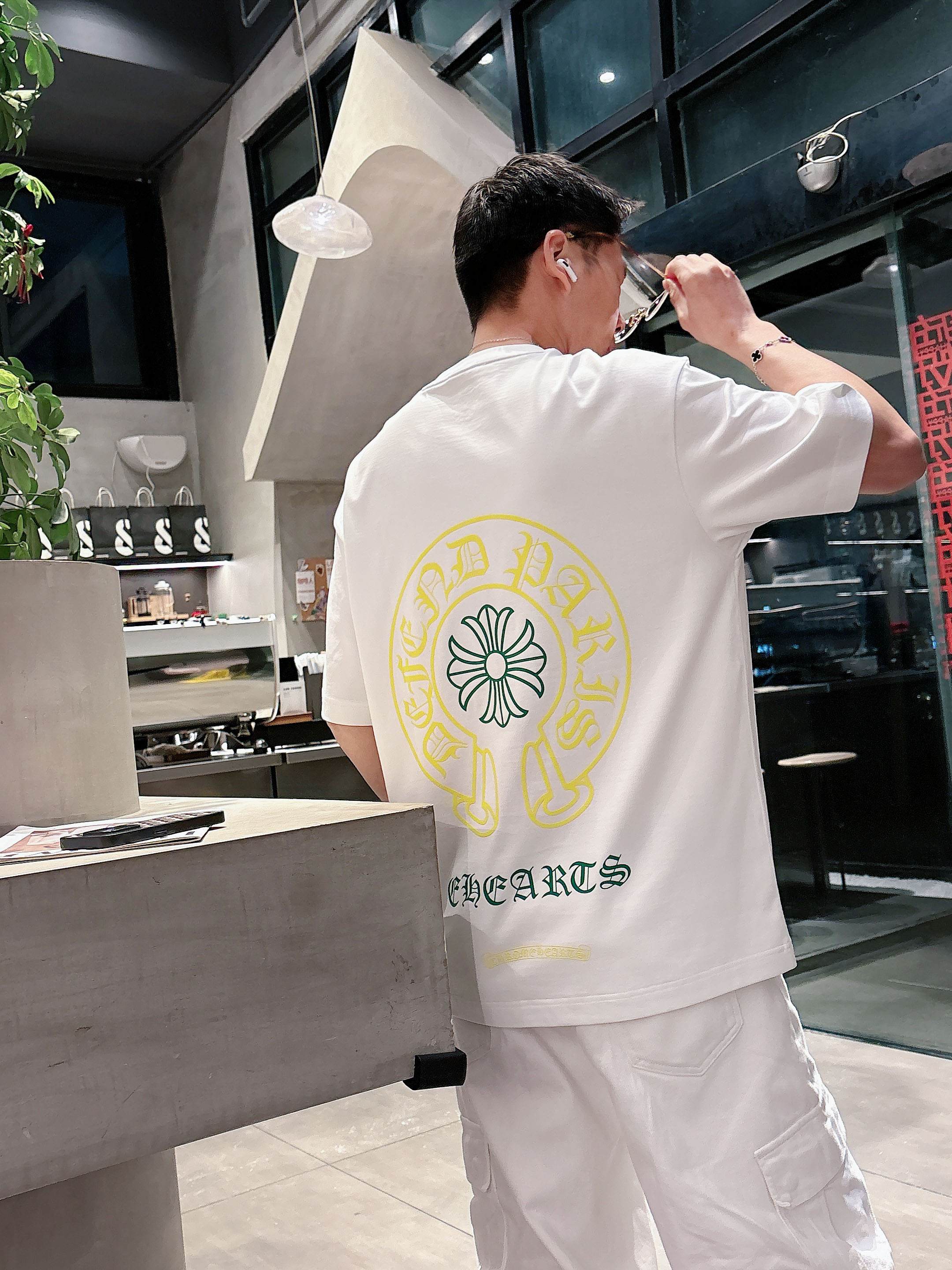 【 克罗心 2026春夏 · 高阶定制T恤】🔹 核心面料：秘鲁进口匹马棉 × 顶级丝光工艺🔹 核心体感：