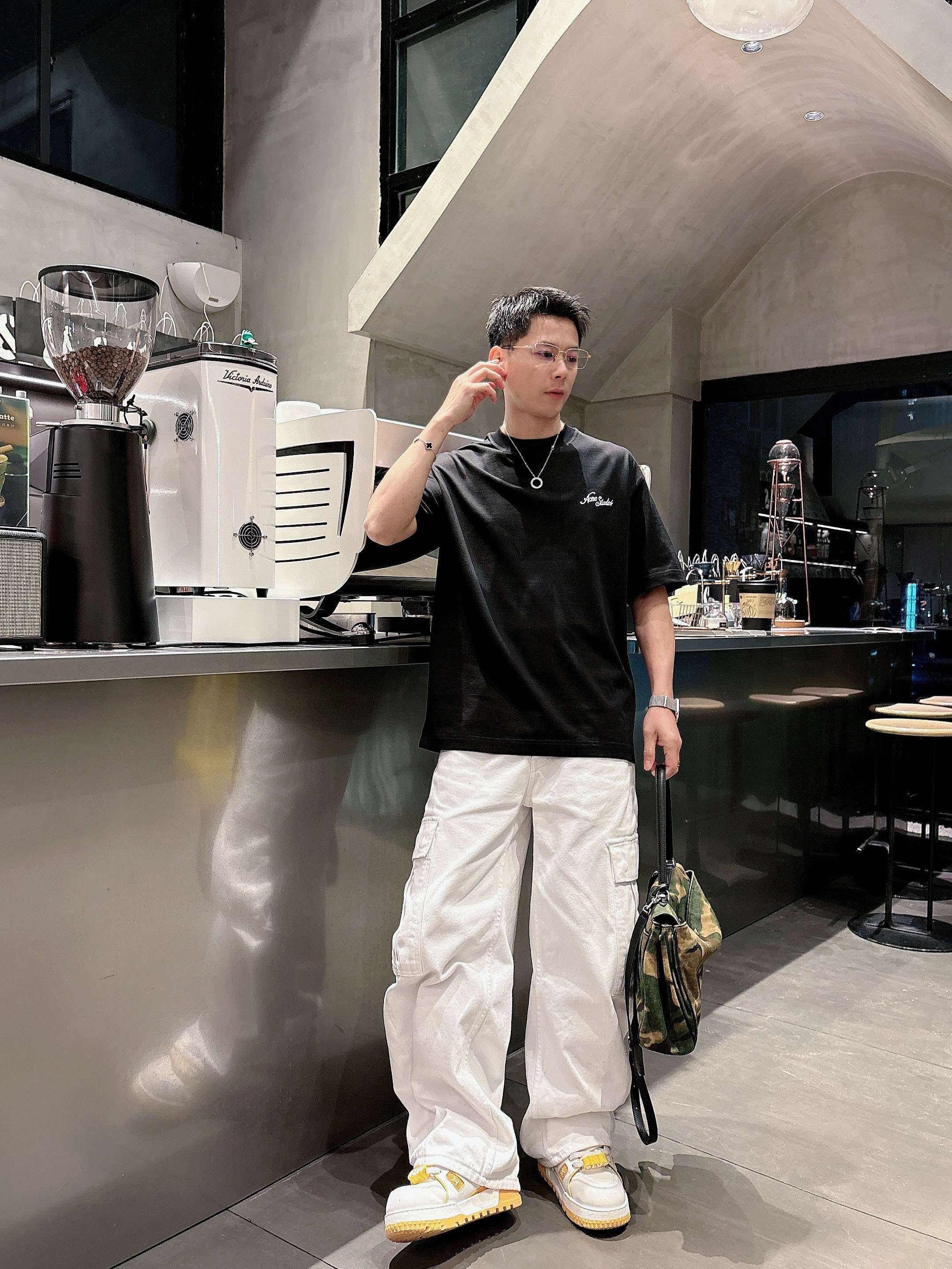 【 艾可妮 2026春夏 · 高阶定制T恤】🔹 核心面料：秘鲁进口匹马棉 × 顶级丝光工艺🔹 核心体感：