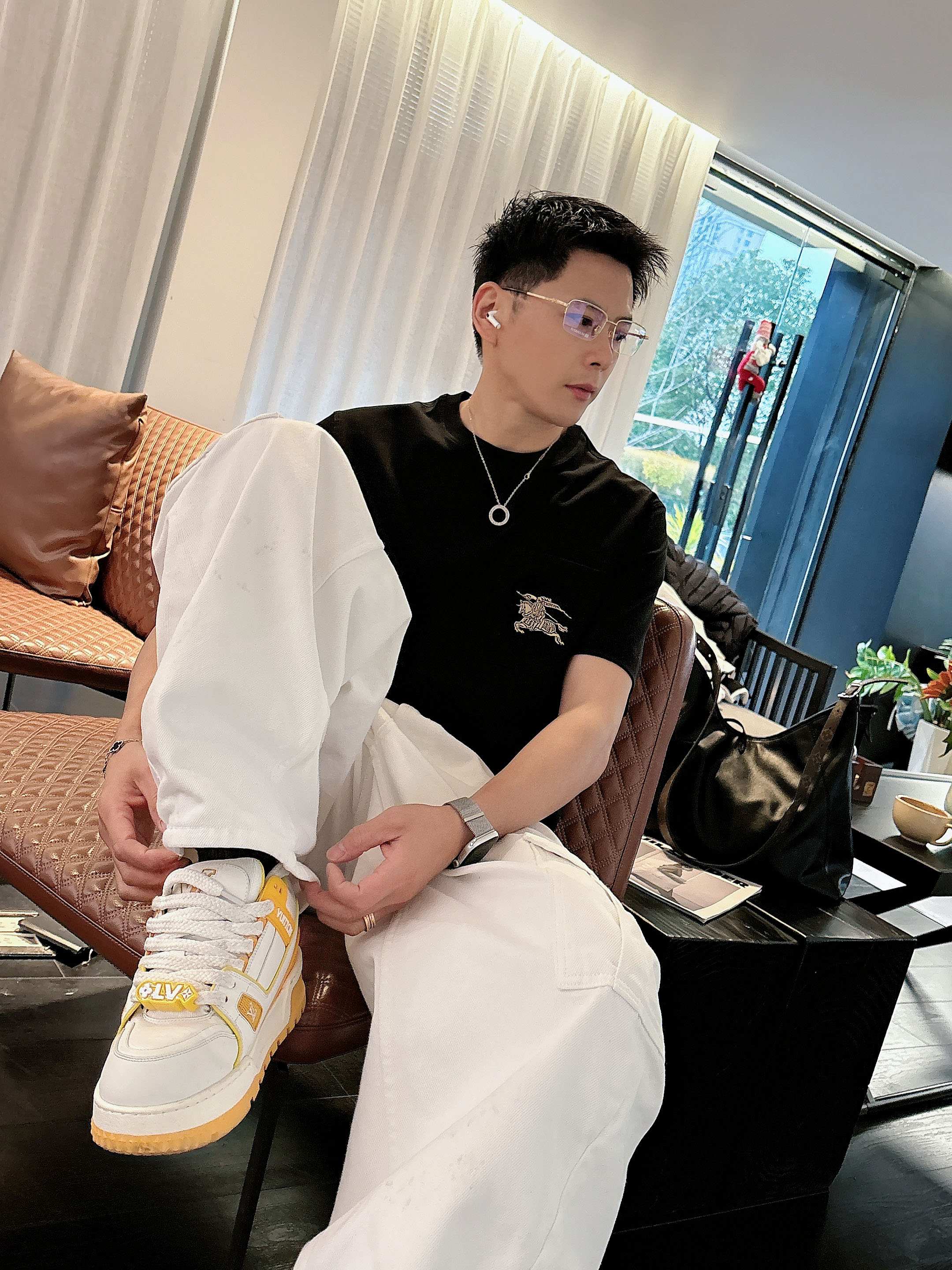 【 巴宝莉 2026春夏 · 高阶定制T恤】🔹 核心面料：秘鲁进口匹马棉 × 顶级丝光工艺🔹 核心体感：