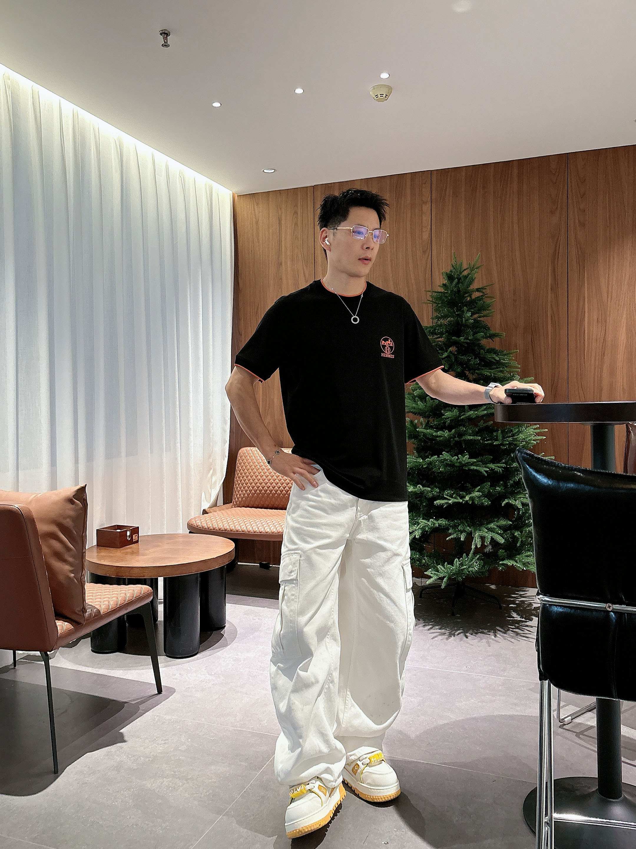 【 爱马仕 2026春夏 · 高阶定制T恤】🔹 核心面料：秘鲁进口匹马棉 × 顶级丝光工艺🔹 核心体感：