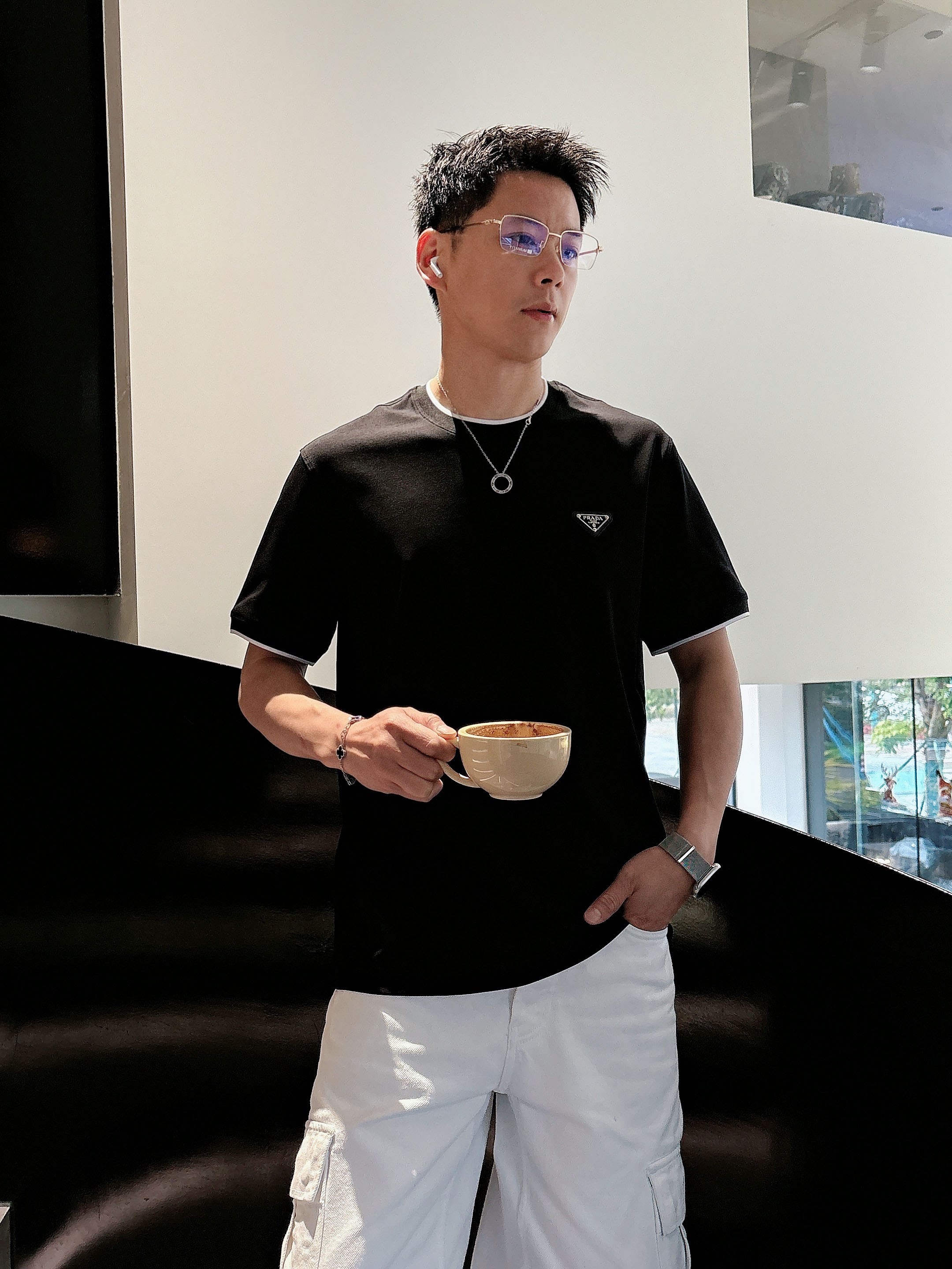 【 普拉达 2026春夏 · 高阶定制T恤】🔹 核心面料：秘鲁进口匹马棉 × 顶级丝光工艺🔹 核心体感：
