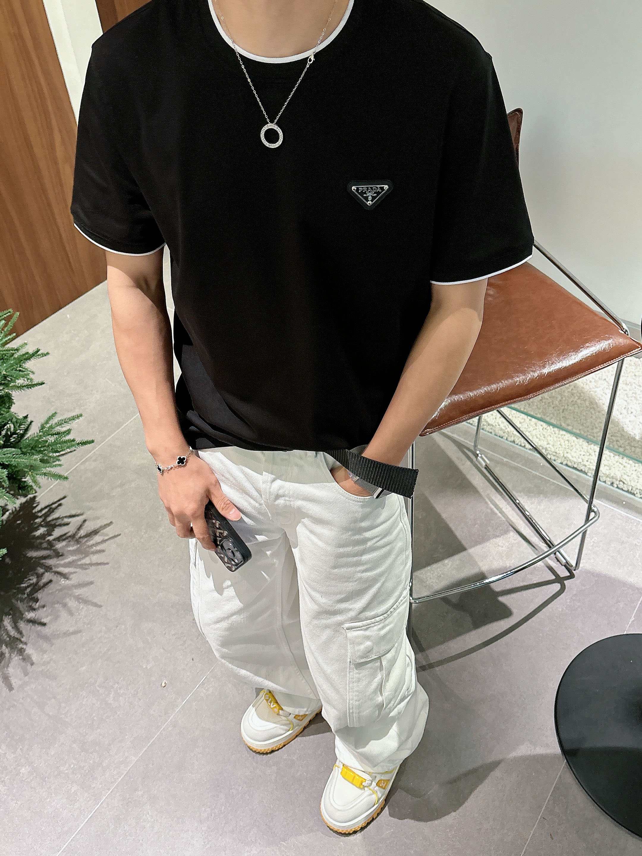 【 普拉达 2026春夏 · 高阶定制T恤】🔹 核心面料：秘鲁进口匹马棉 × 顶级丝光工艺🔹 核心体感：