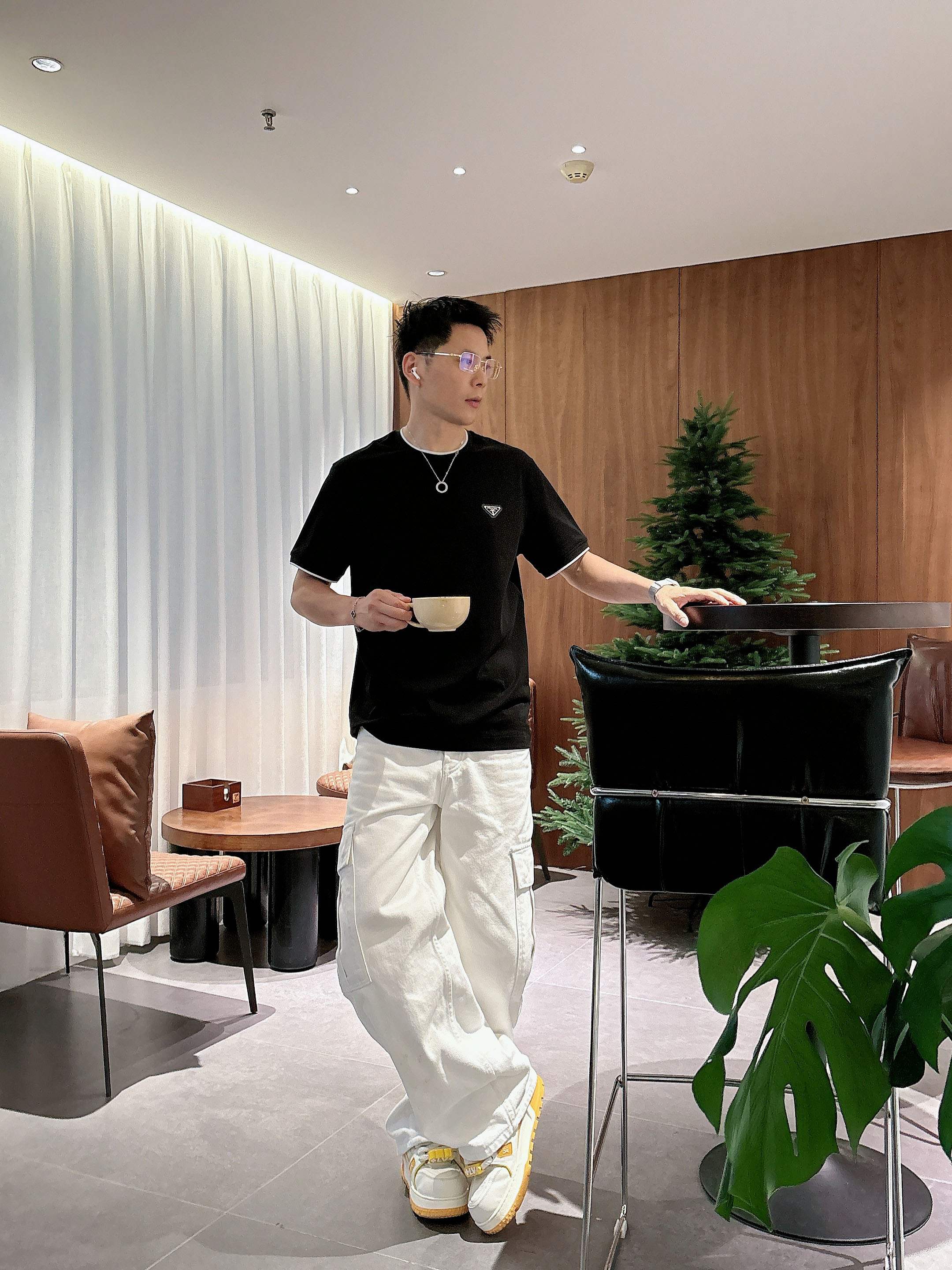 【 普拉达 2026春夏 · 高阶定制T恤】🔹 核心面料：秘鲁进口匹马棉 × 顶级丝光工艺🔹 核心体感：