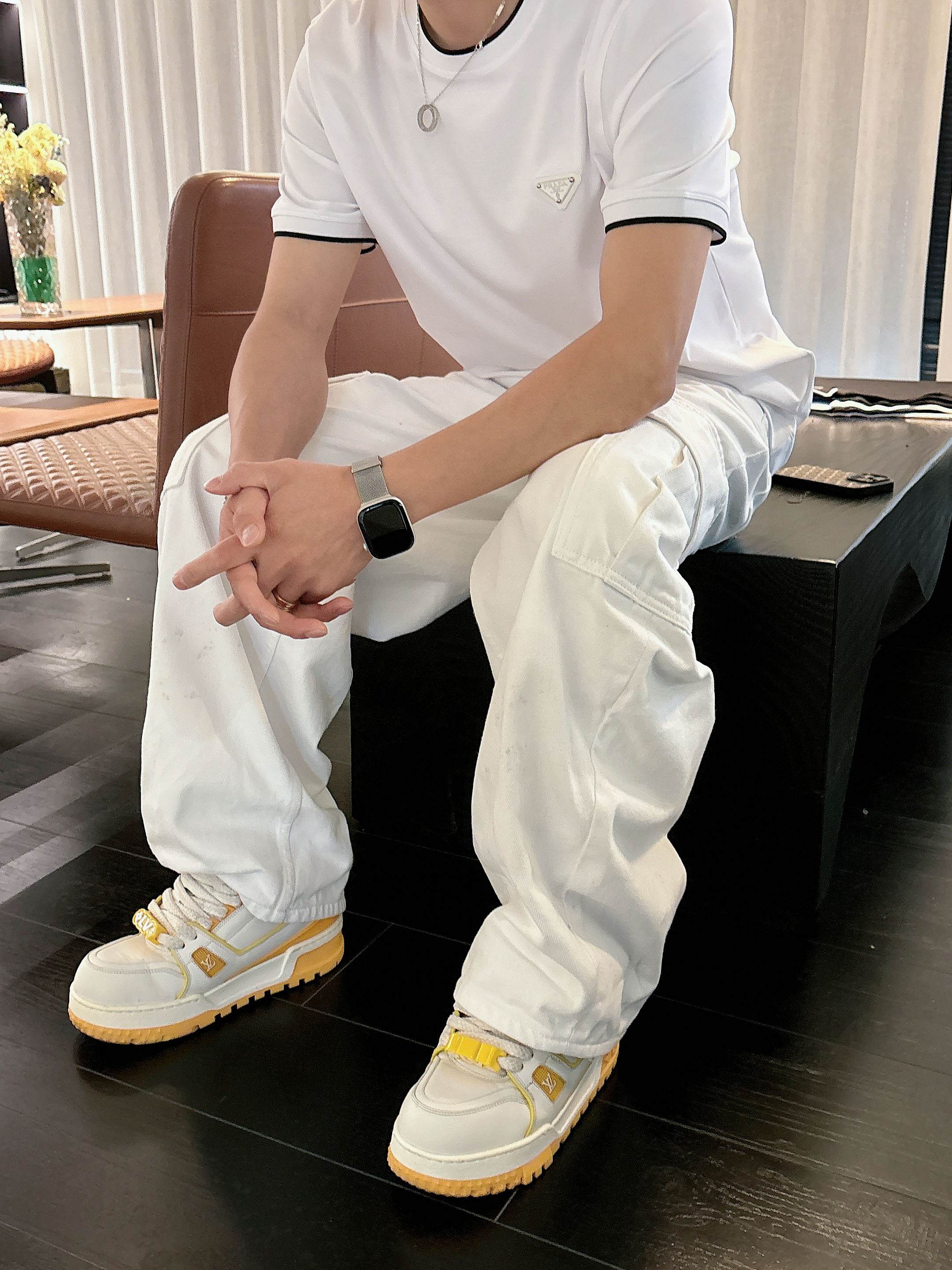 【 普拉达 2026春夏 · 高阶定制T恤】🔹 核心面料：秘鲁进口匹马棉 × 顶级丝光工艺🔹 核心体感：