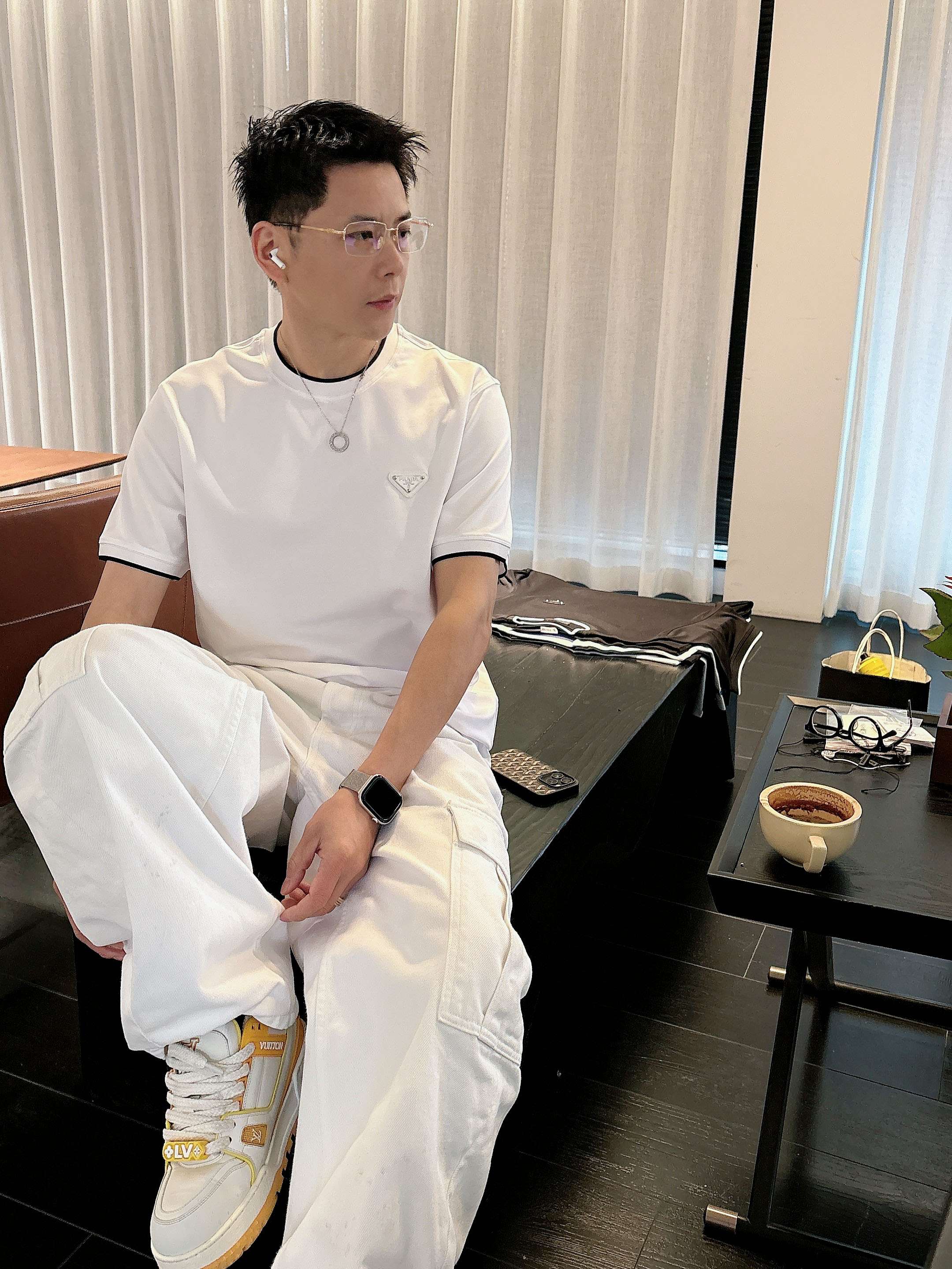 【 普拉达 2026春夏 · 高阶定制T恤】🔹 核心面料：秘鲁进口匹马棉 × 顶级丝光工艺🔹 核心体感：