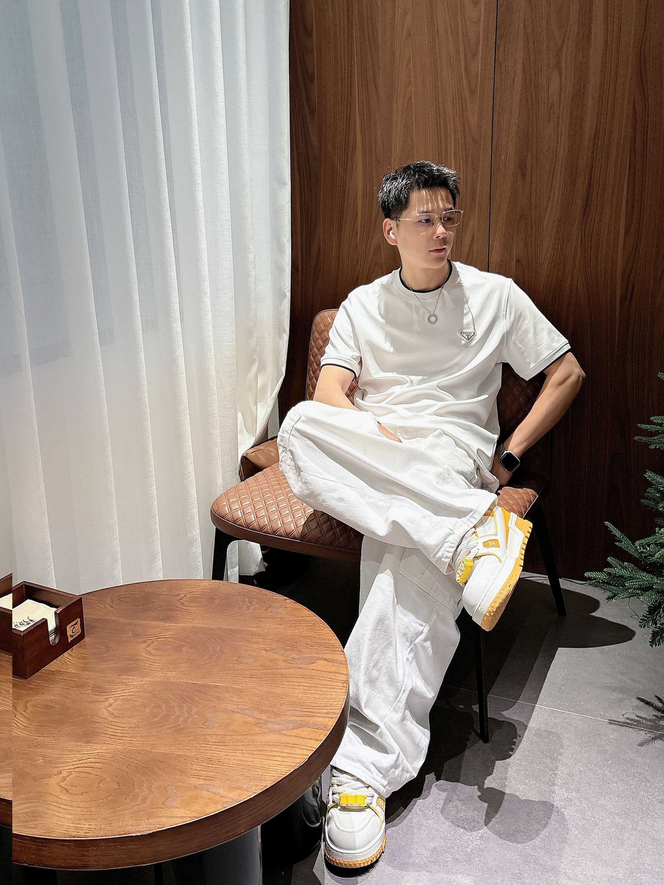 【 普拉达 2026春夏 · 高阶定制T恤】🔹 核心面料：秘鲁进口匹马棉 × 顶级丝光工艺🔹 核心体感：