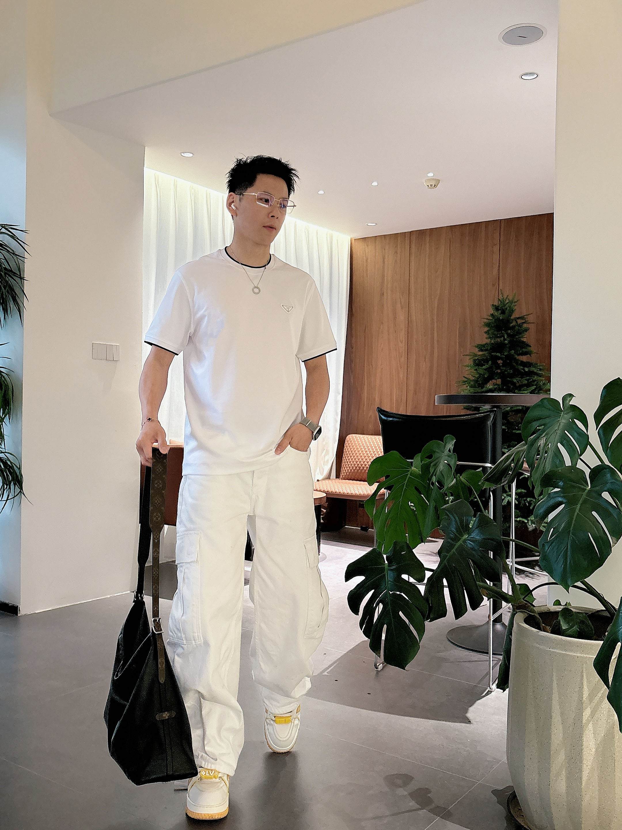 【 普拉达 2026春夏 · 高阶定制T恤】🔹 核心面料：秘鲁进口匹马棉 × 顶级丝光工艺🔹 核心体感：