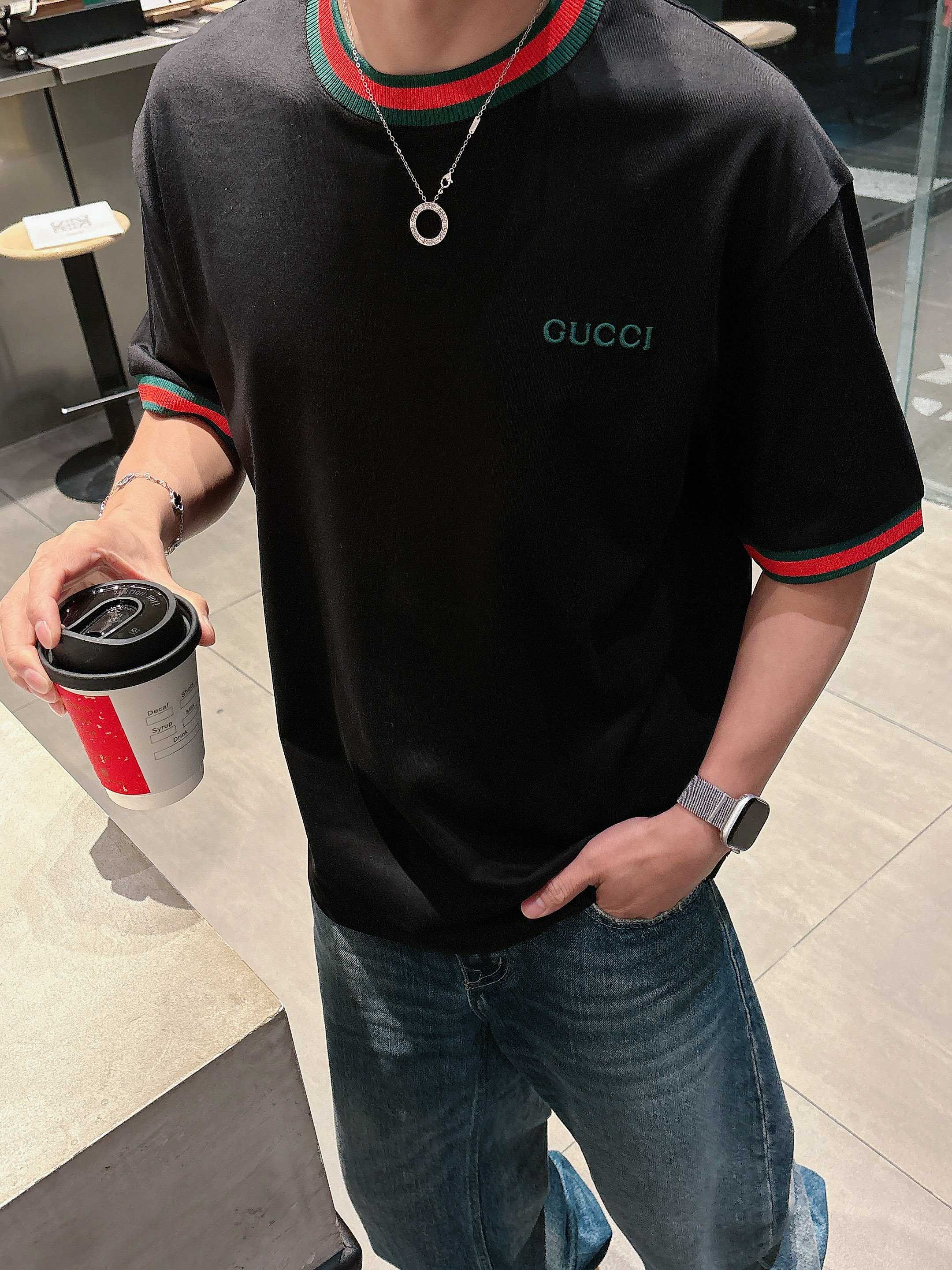 【 古驰 2026春夏 · 高阶定制T恤】🔹 核心面料：秘鲁进口匹马棉 × 顶级丝光工艺🔹 核心体感：蚕