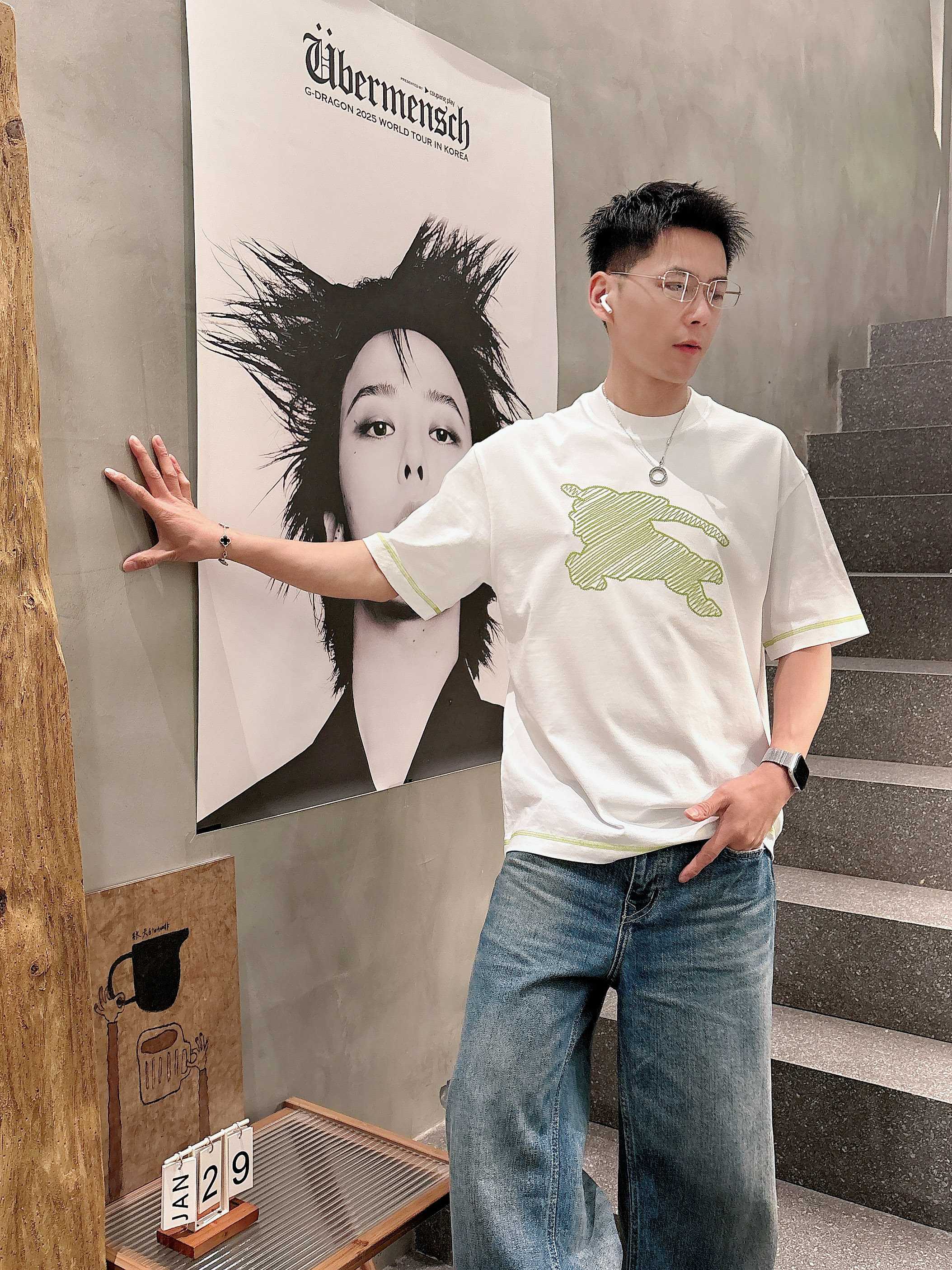 【 巴宝莉 2026春夏 · 高阶定制T恤】🔹 核心面料：秘鲁进口匹马棉 × 顶级丝光工艺🔹 核心体感：