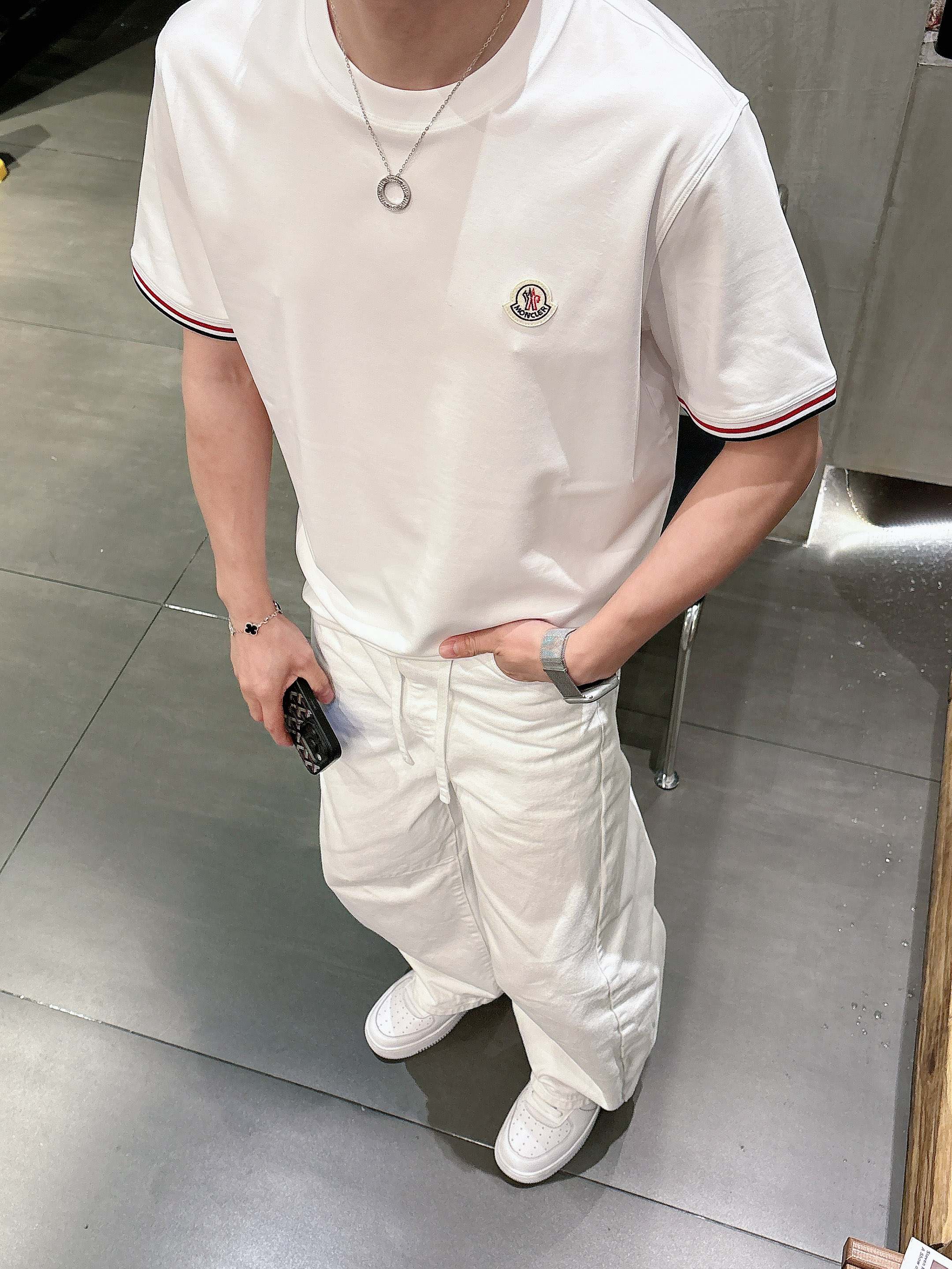【 蒙口 2026春夏 · 高阶定制T恤】🔹 核心面料：秘鲁进口匹马棉 × 顶级丝光工艺🔹 核心体感：蚕