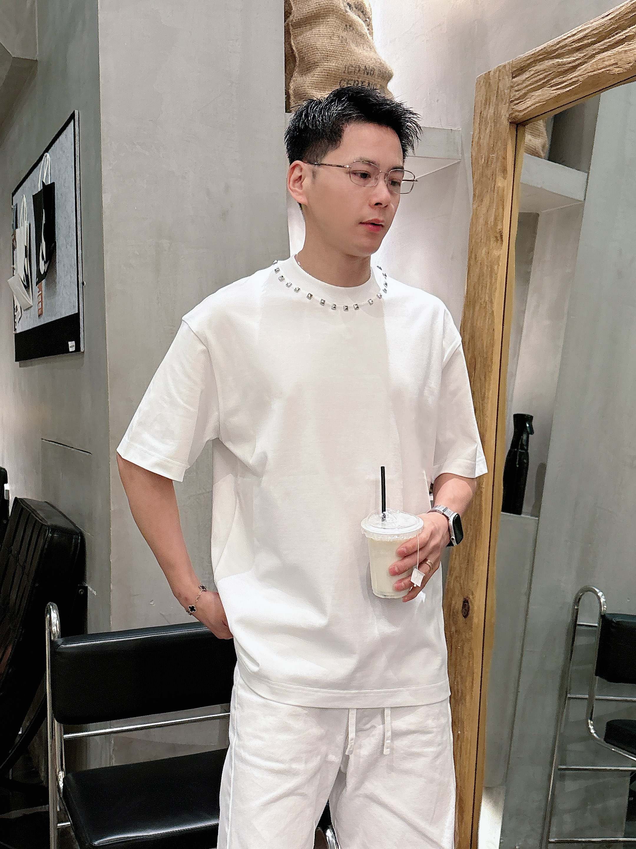 【 华伦天奴 2026春夏 · 高阶定制T恤】🔹 核心面料：秘鲁进口匹马棉 × 顶级丝光工艺🔹 核心体感