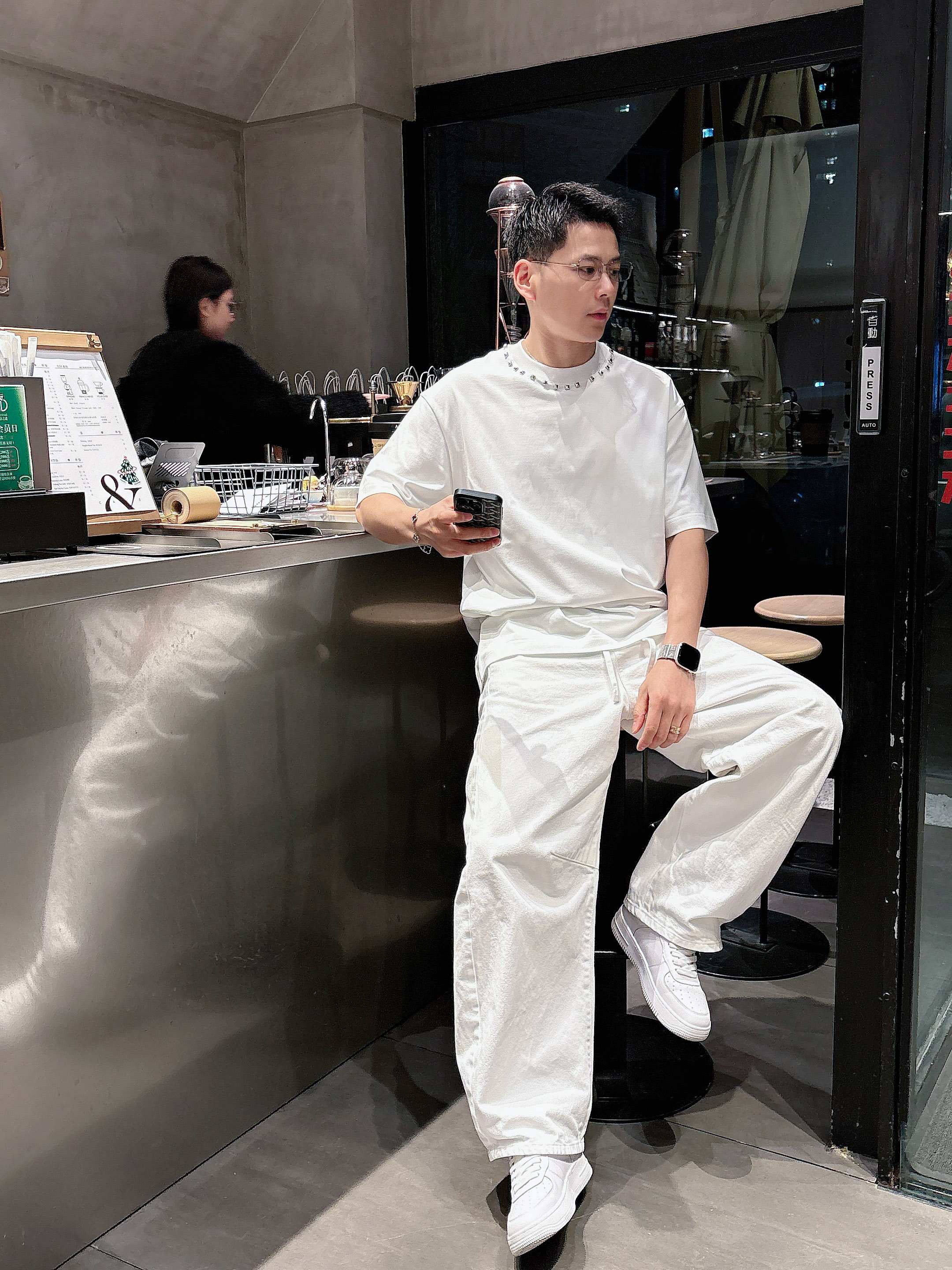 【 华伦天奴 2026春夏 · 高阶定制T恤】🔹 核心面料：秘鲁进口匹马棉 × 顶级丝光工艺🔹 核心体感