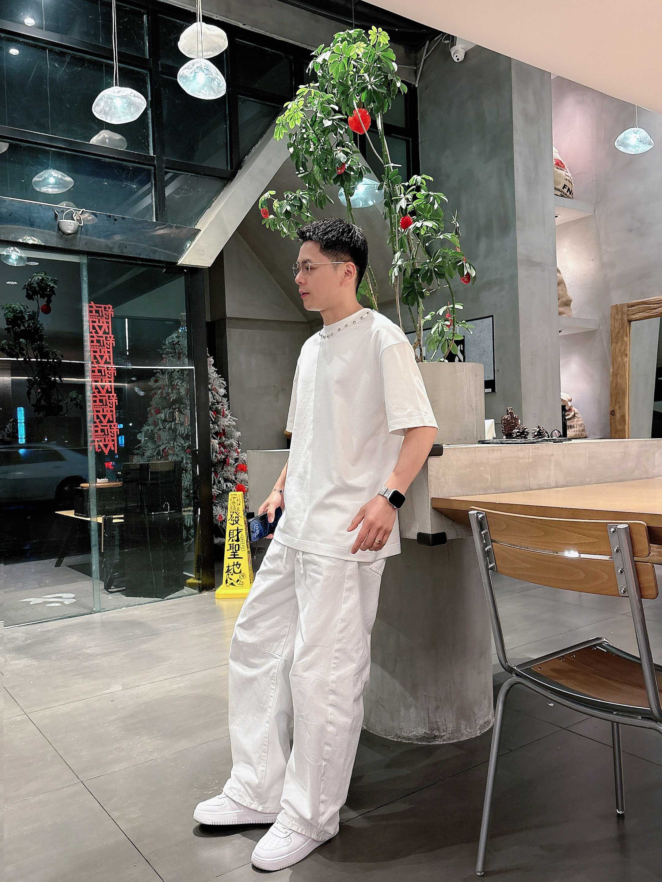【 华伦天奴 2026春夏 · 高阶定制T恤】🔹 核心面料：秘鲁进口匹马棉 × 顶级丝光工艺🔹 核心体感