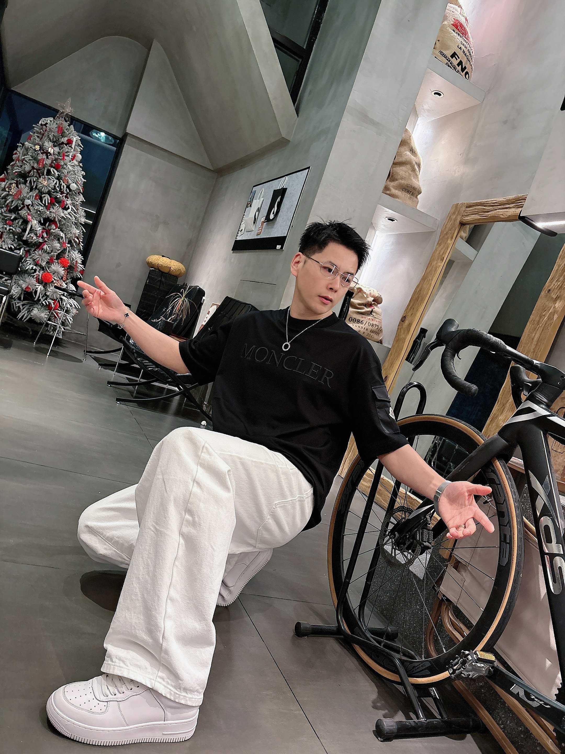【 蒙口 2026春夏 · 高阶定制T恤】🔹 核心面料：秘鲁进口匹马棉 × 顶级丝光工艺🔹 核心体感：蚕