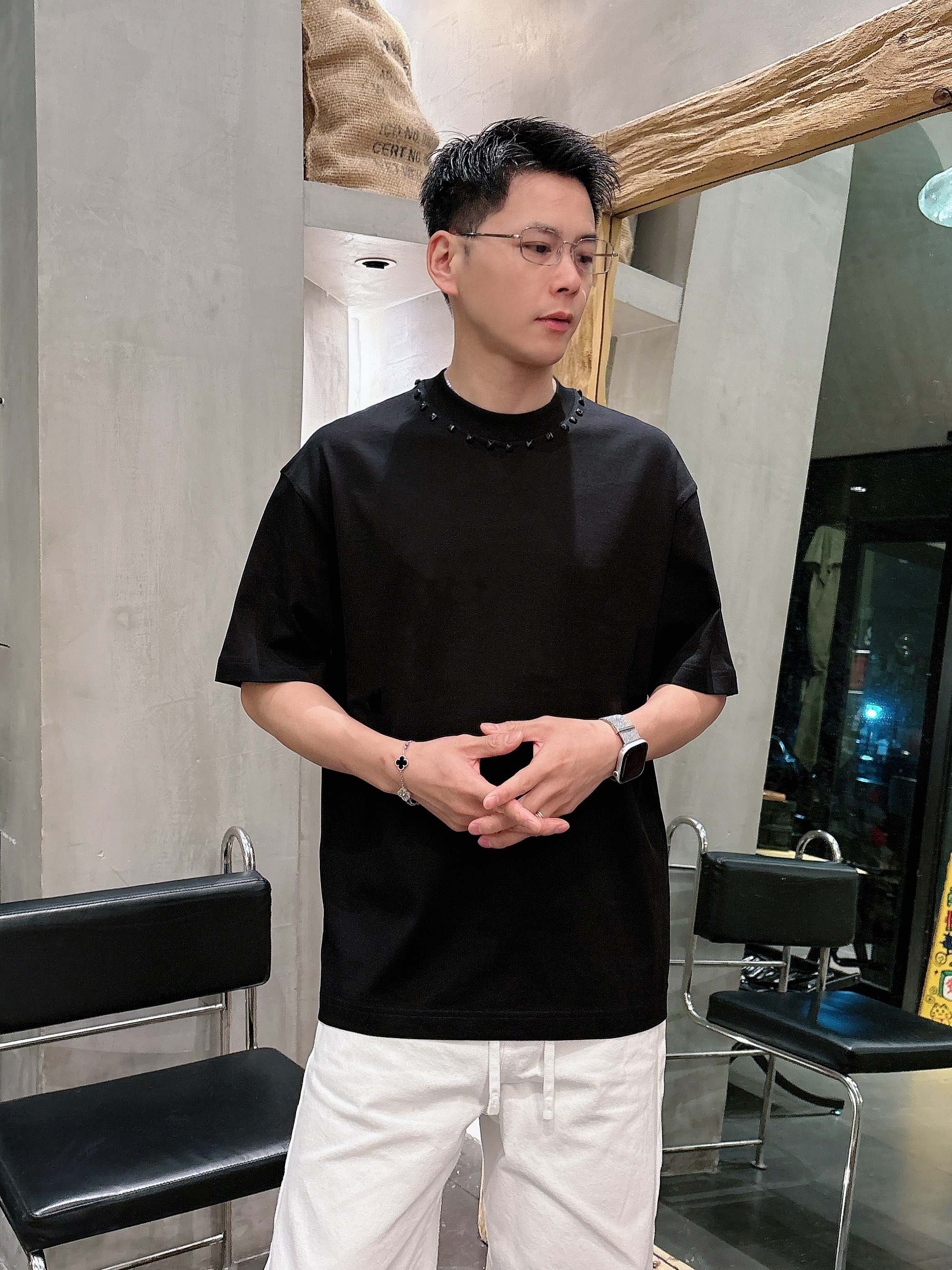 【 华伦天奴 2026春夏 · 高阶定制T恤】🔹 核心面料：秘鲁进口匹马棉 × 顶级丝光工艺🔹 核心体感