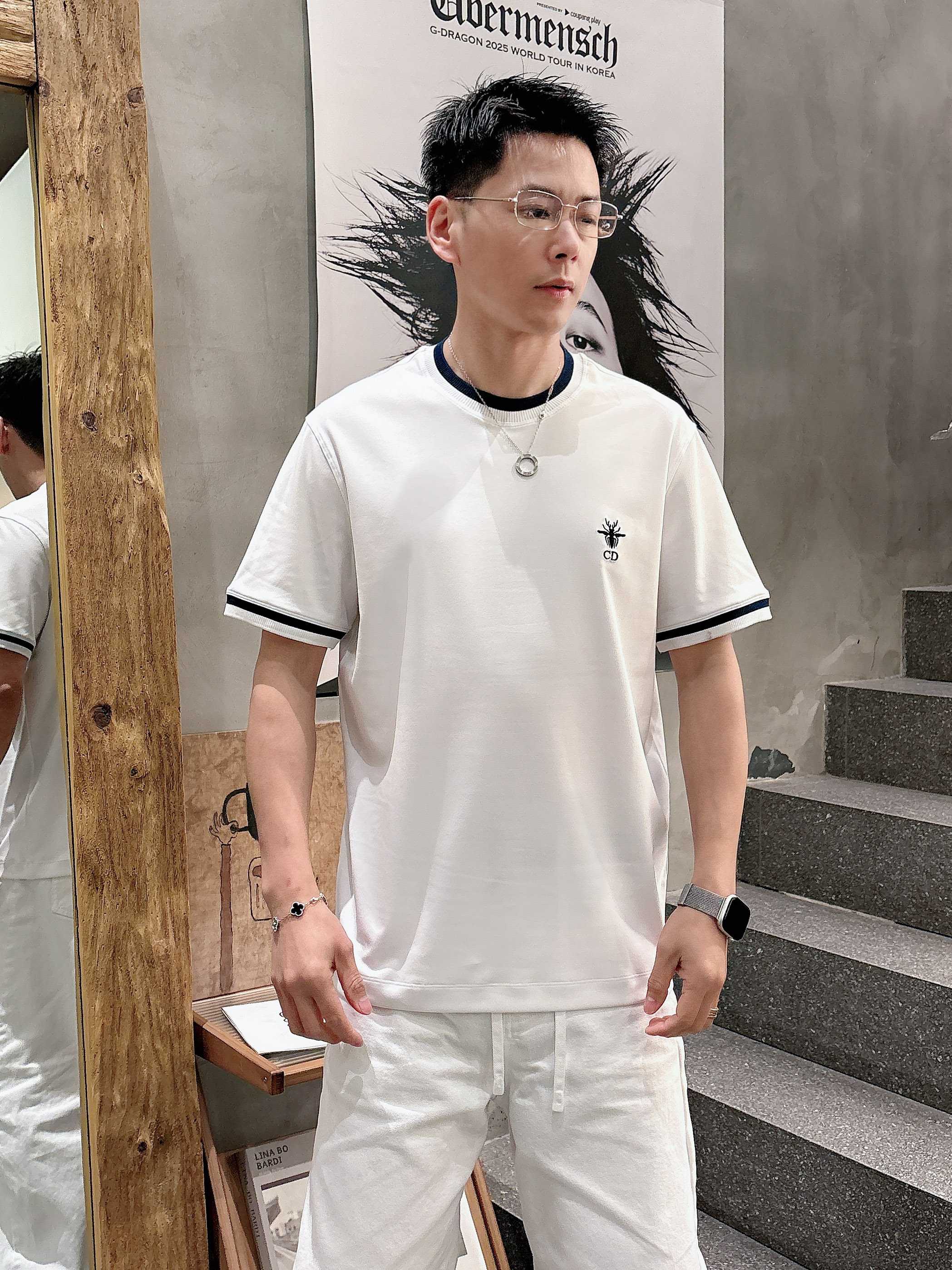 【 迪奥 2026春夏 · 高阶定制T恤】🔹 核心面料：秘鲁进口匹马棉 × 顶级丝光工艺🔹 核心体感：蚕