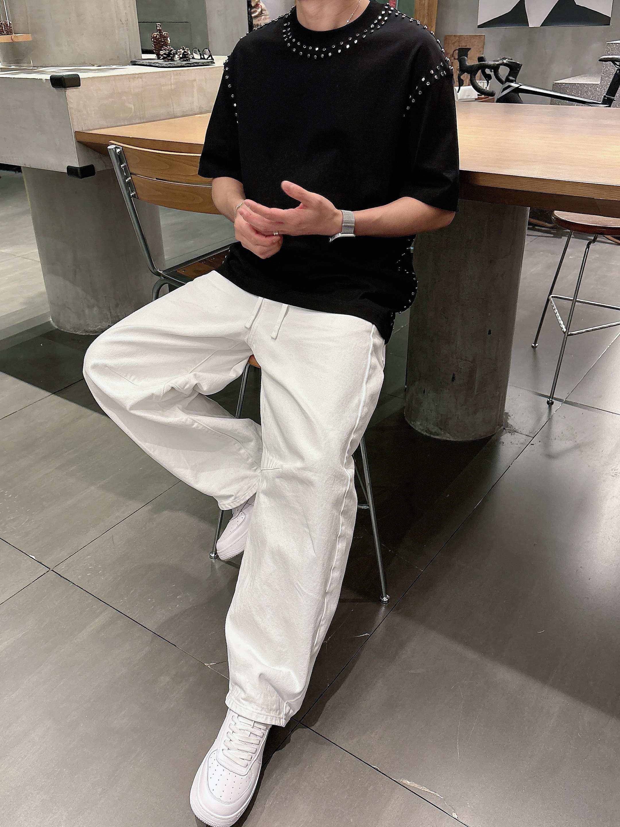 【 华伦天奴 2026春夏 · 高阶定制T恤】🔹 核心面料：秘鲁进口匹马棉 × 顶级丝光工艺🔹 核心体感