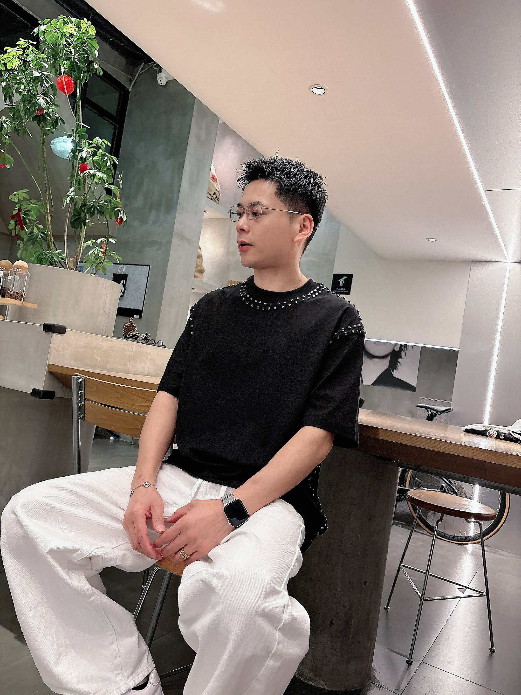 【 华伦天奴 2026春夏 · 高阶定制T恤】🔹 核心面料：秘鲁进口匹马棉 × 顶级丝光工艺🔹 核心体感