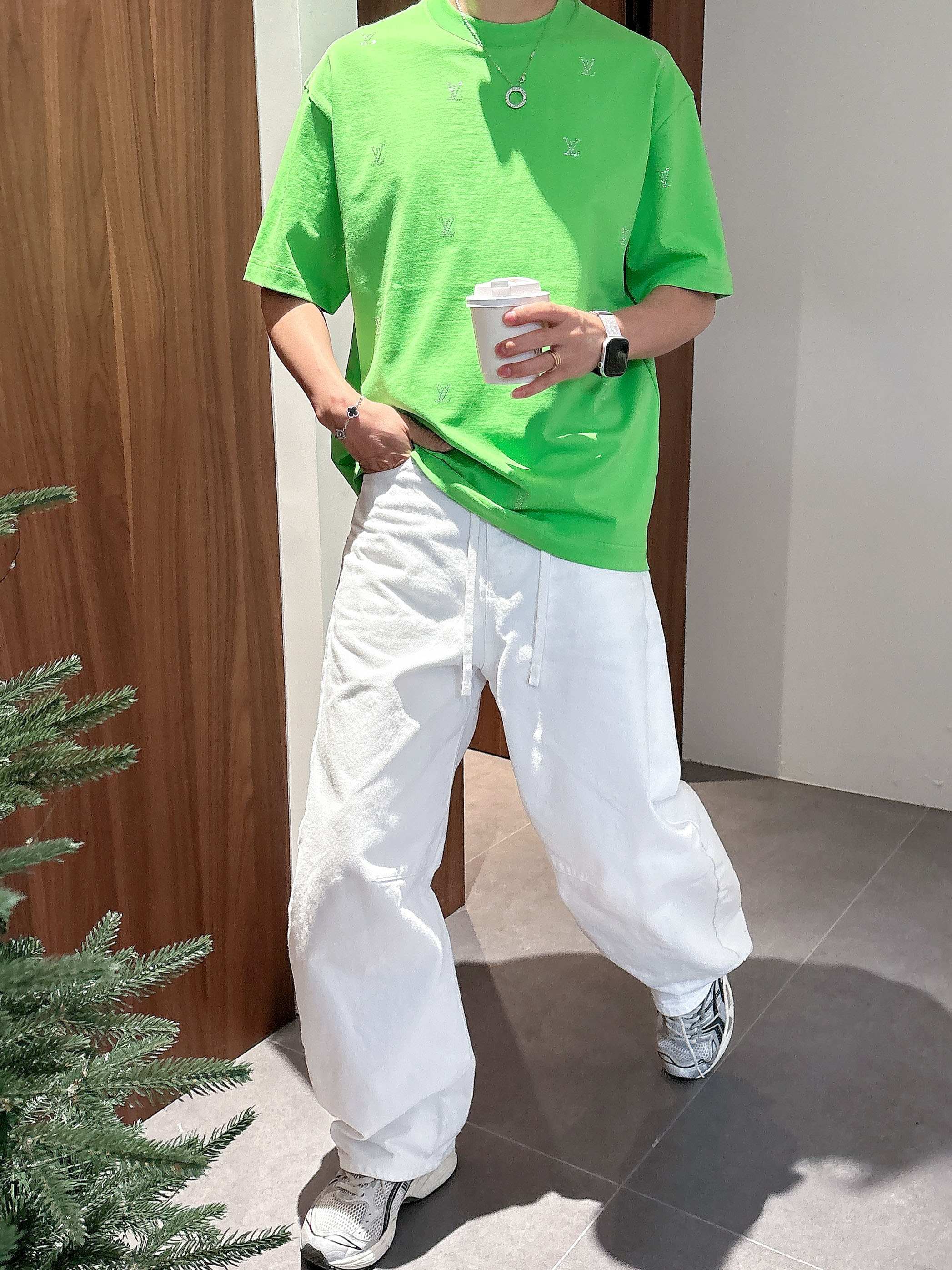 【 LV 2026春夏 · 高阶定制T恤】🔹 核心面料：秘鲁进口匹马棉 × 顶级丝光工艺🔹 核心体感：蚕