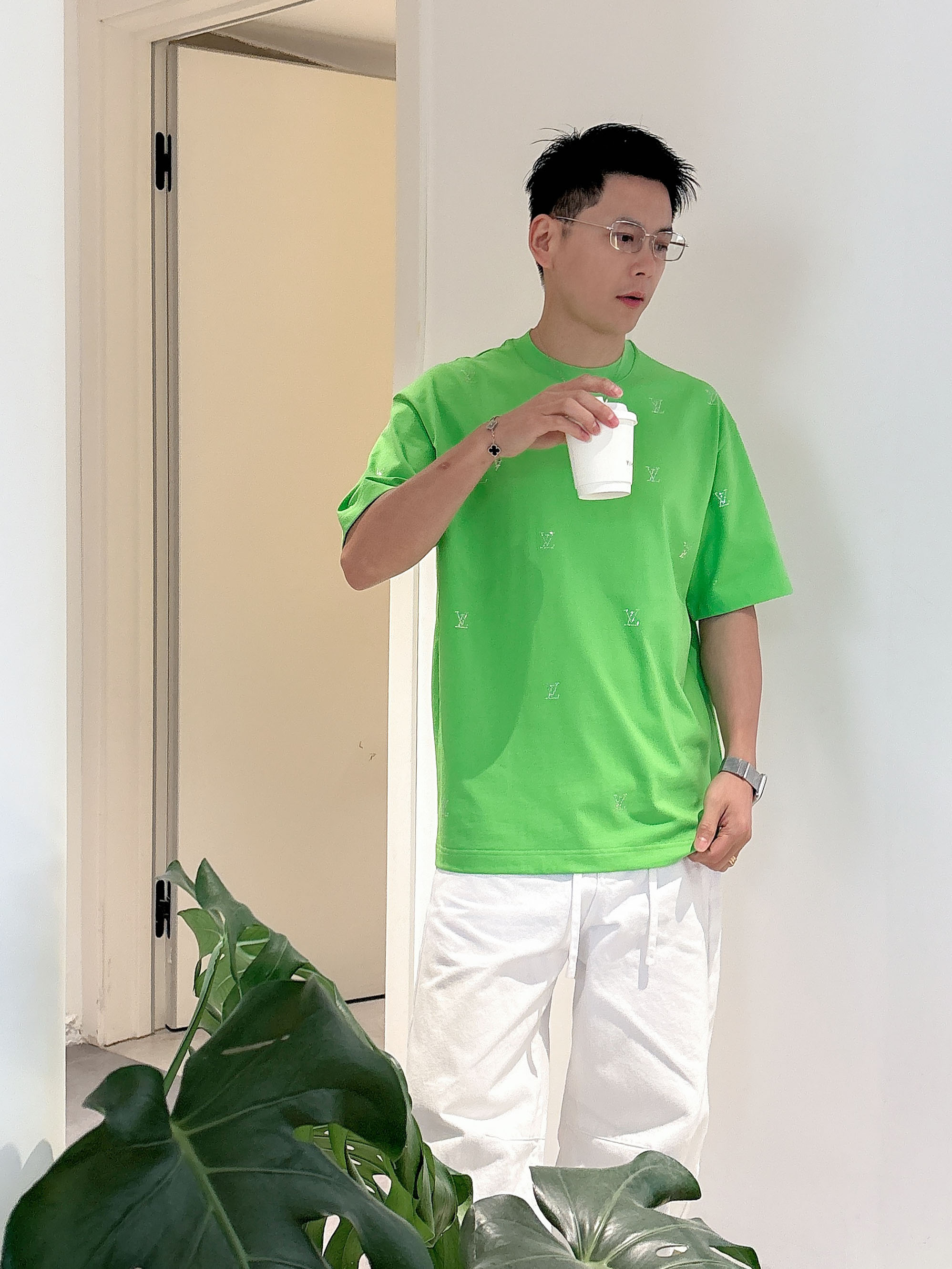 【 LV 2026春夏 · 高阶定制T恤】🔹 核心面料：秘鲁进口匹马棉 × 顶级丝光工艺🔹 核心体感：蚕