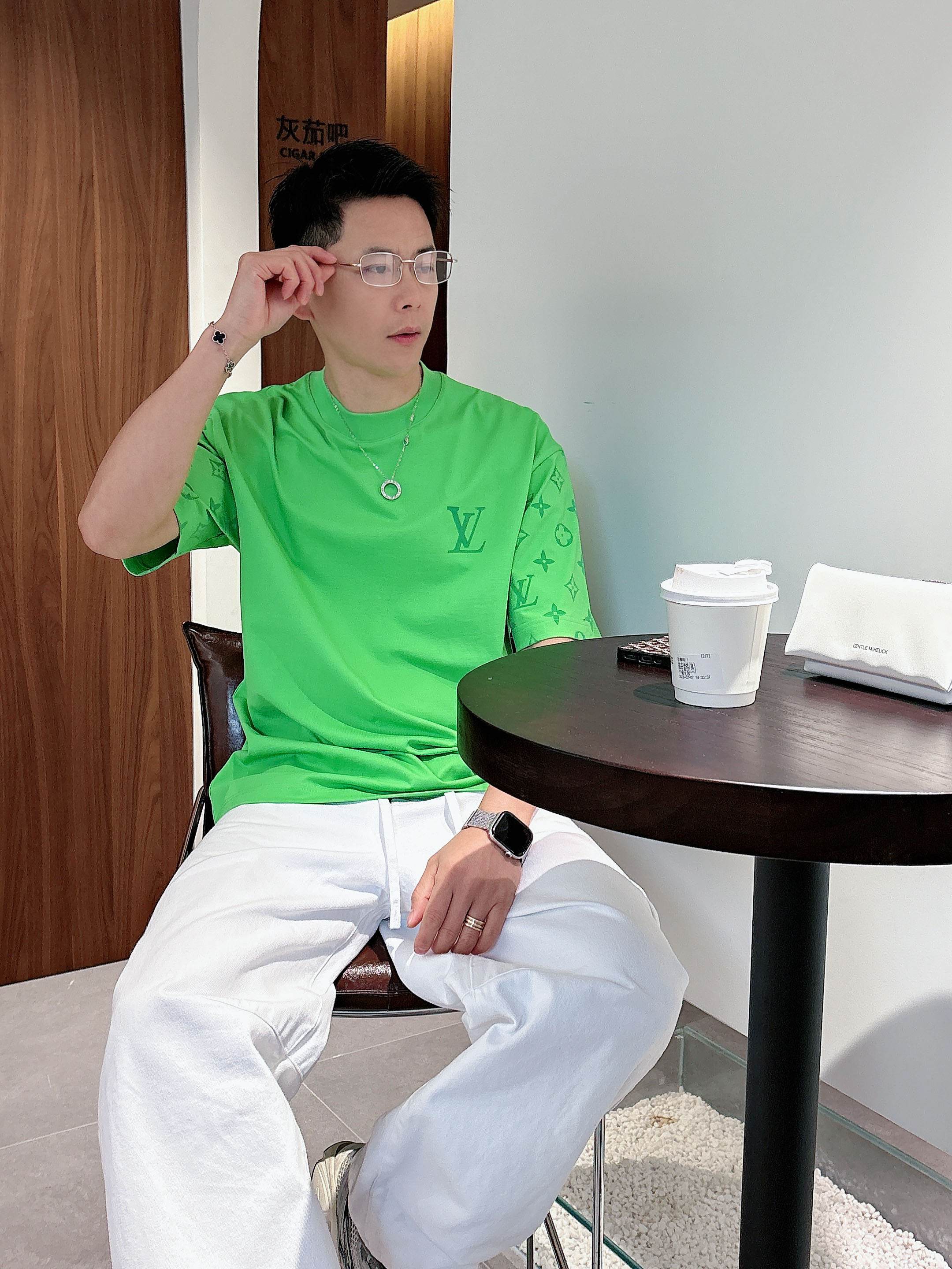 【 LV 2026春夏 · 高阶定制T恤】🔹 核心面料：秘鲁进口匹马棉 × 顶级丝光工艺🔹 核心体感：蚕