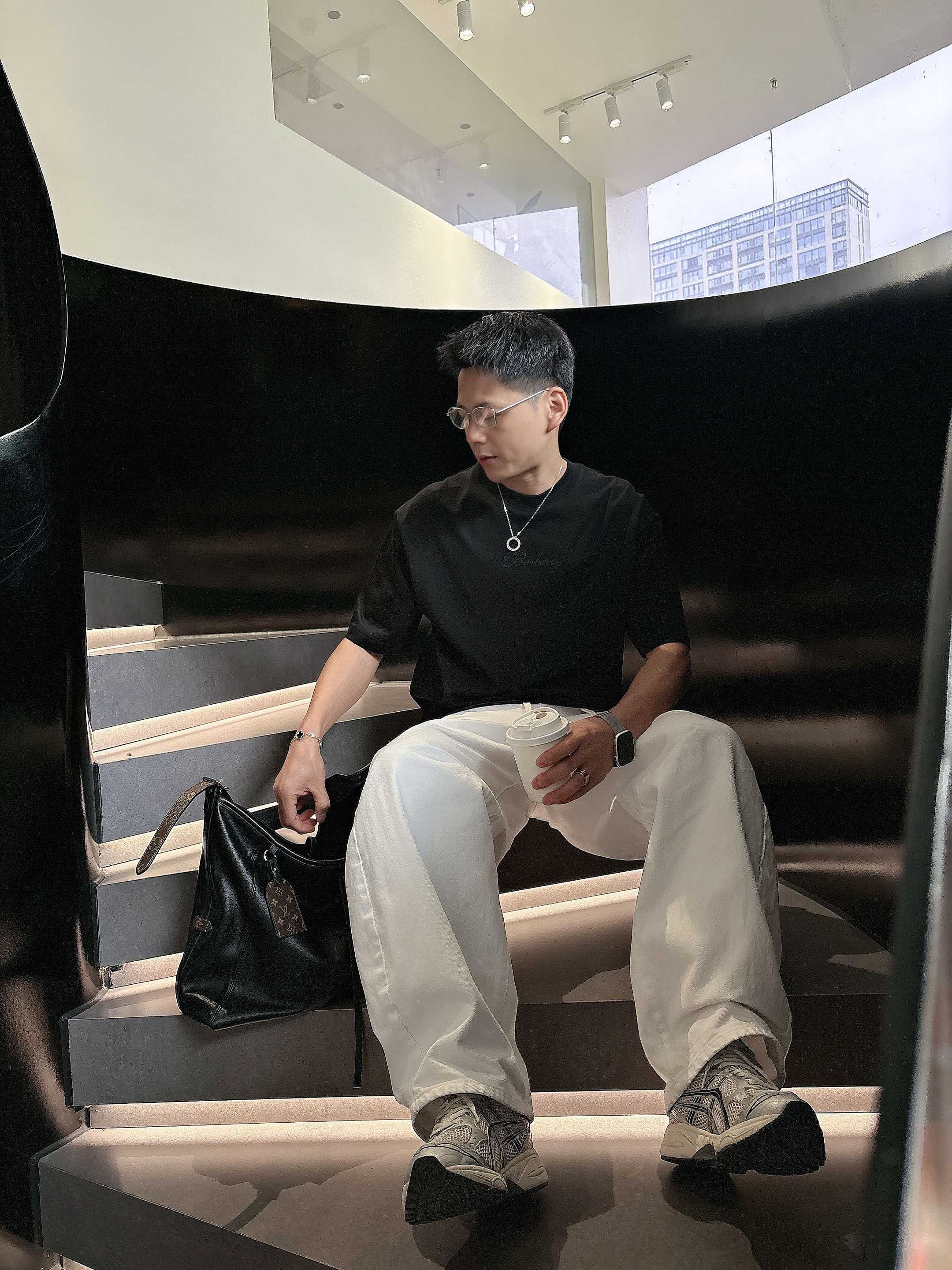 【 巴宝莉 2026春夏 · 高阶定制T恤】🔹 核心面料：秘鲁进口匹马棉 × 顶级丝光工艺🔹 核心体感：