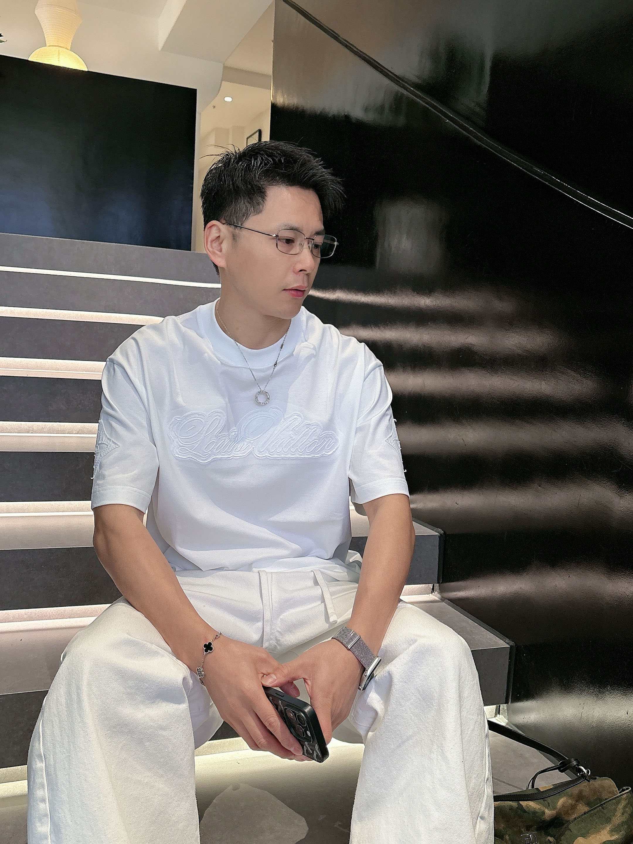 【 LV 2026春夏 · 高阶定制T恤】🔹 核心面料：秘鲁进口匹马棉 × 顶级丝光工艺🔹 核心体感：蚕