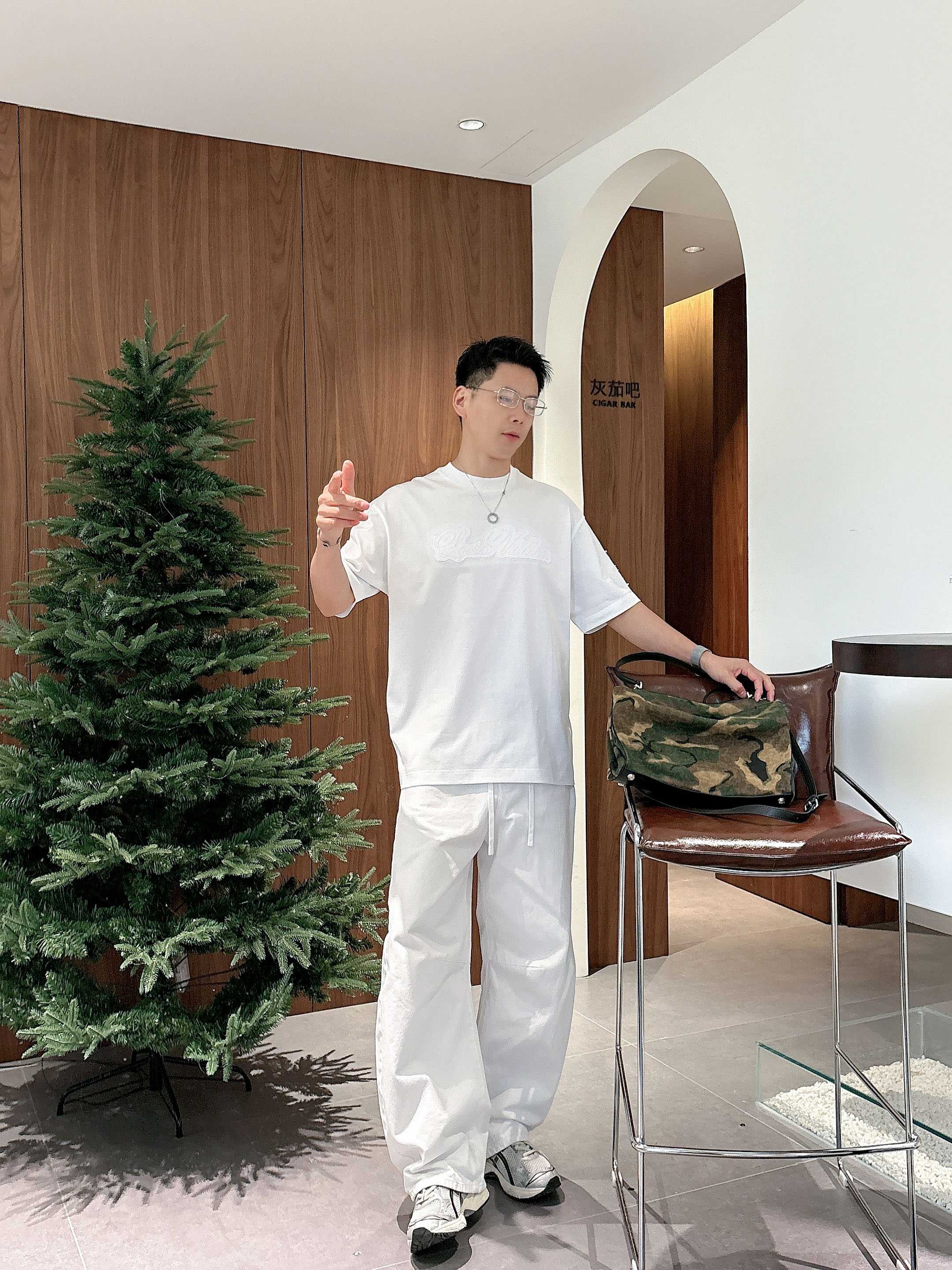 【 LV 2026春夏 · 高阶定制T恤】🔹 核心面料：秘鲁进口匹马棉 × 顶级丝光工艺🔹 核心体感：蚕