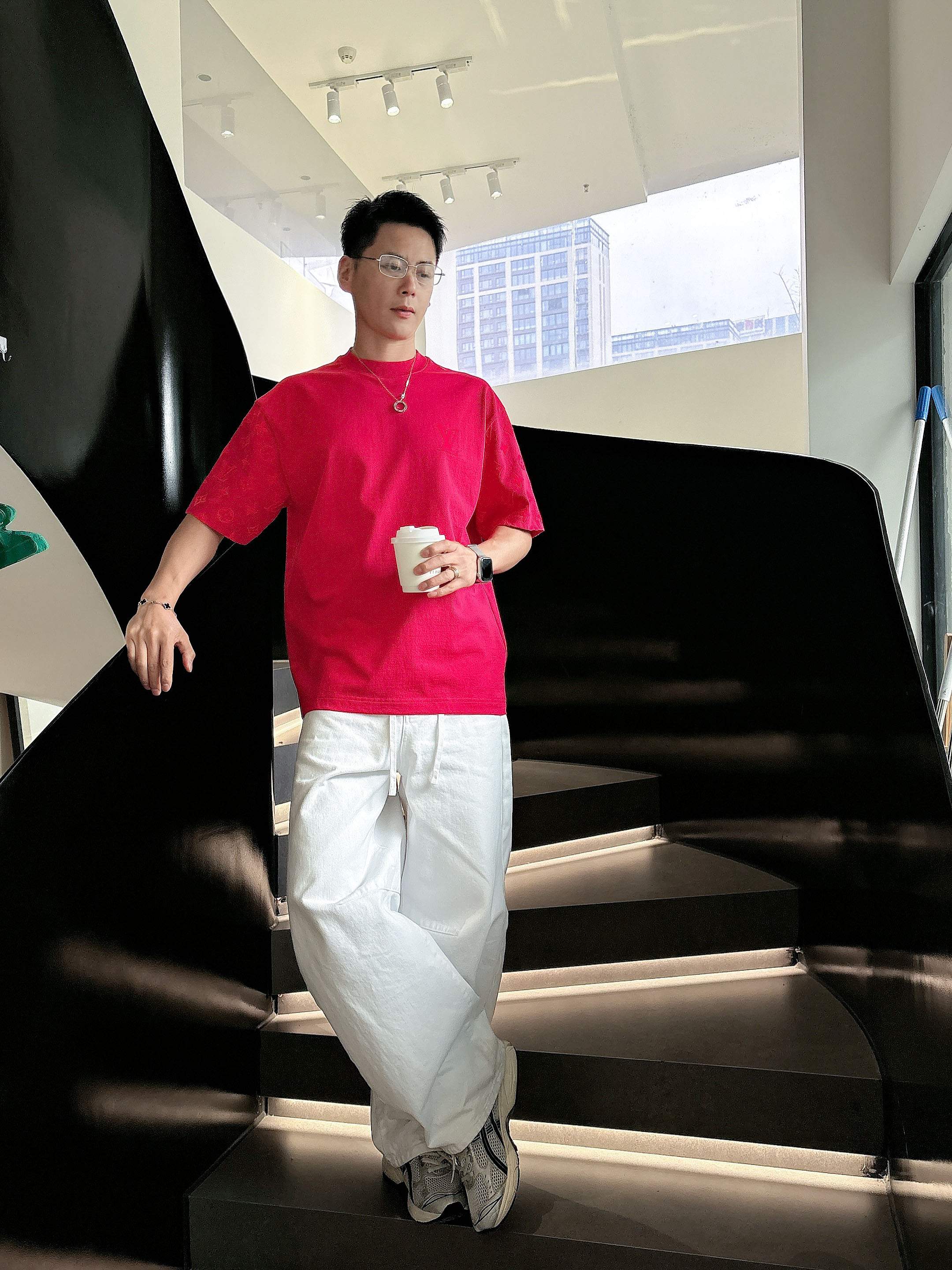 【 LV 2026春夏 · 高阶定制T恤】🔹 核心面料：秘鲁进口匹马棉 × 顶级丝光工艺🔹 核心体感：蚕