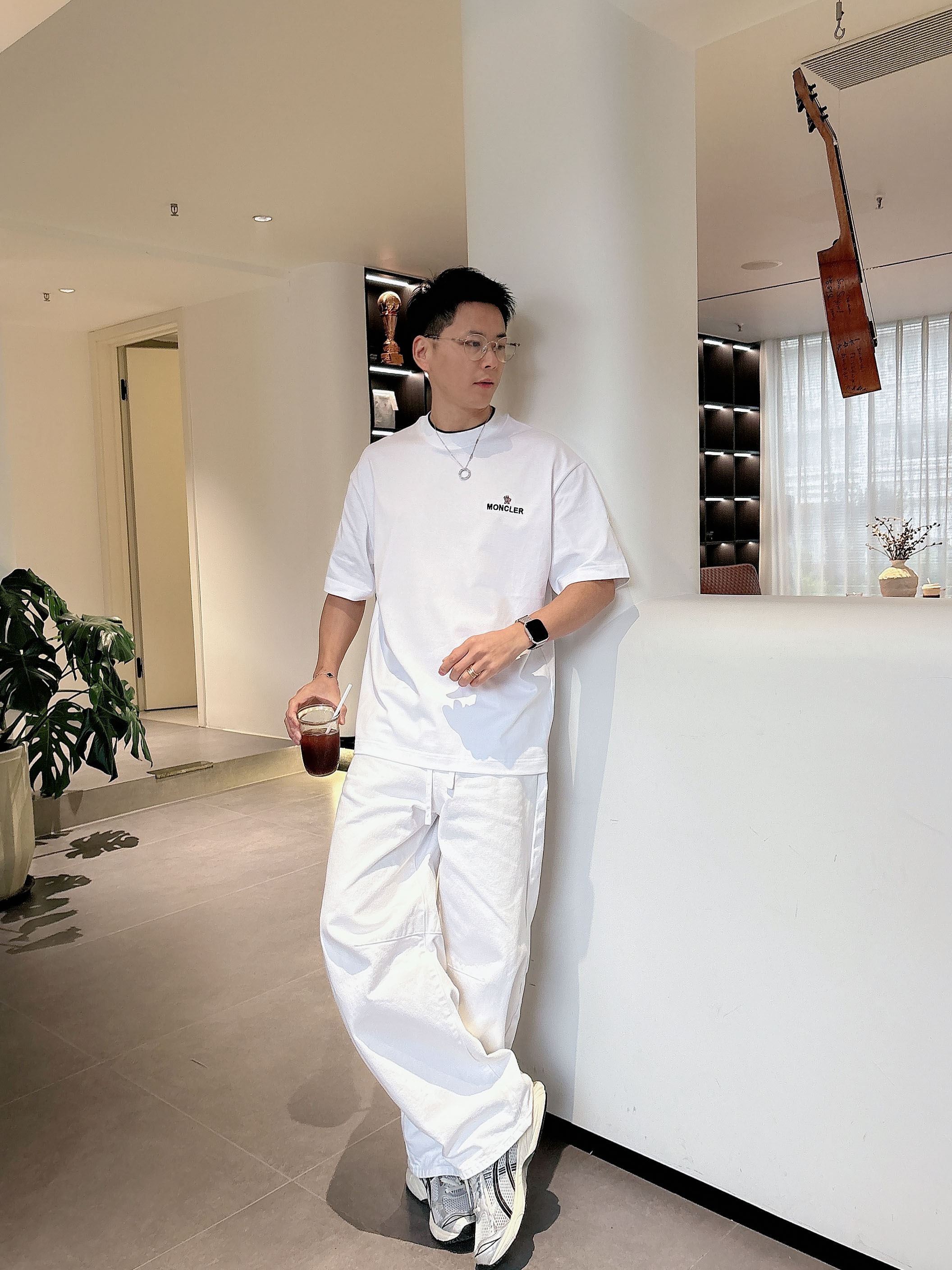 【 蒙口 2026春夏 · 高阶定制T恤】🔹 核心面料：秘鲁进口匹马棉 × 顶级丝光工艺🔹 核心体感：蚕