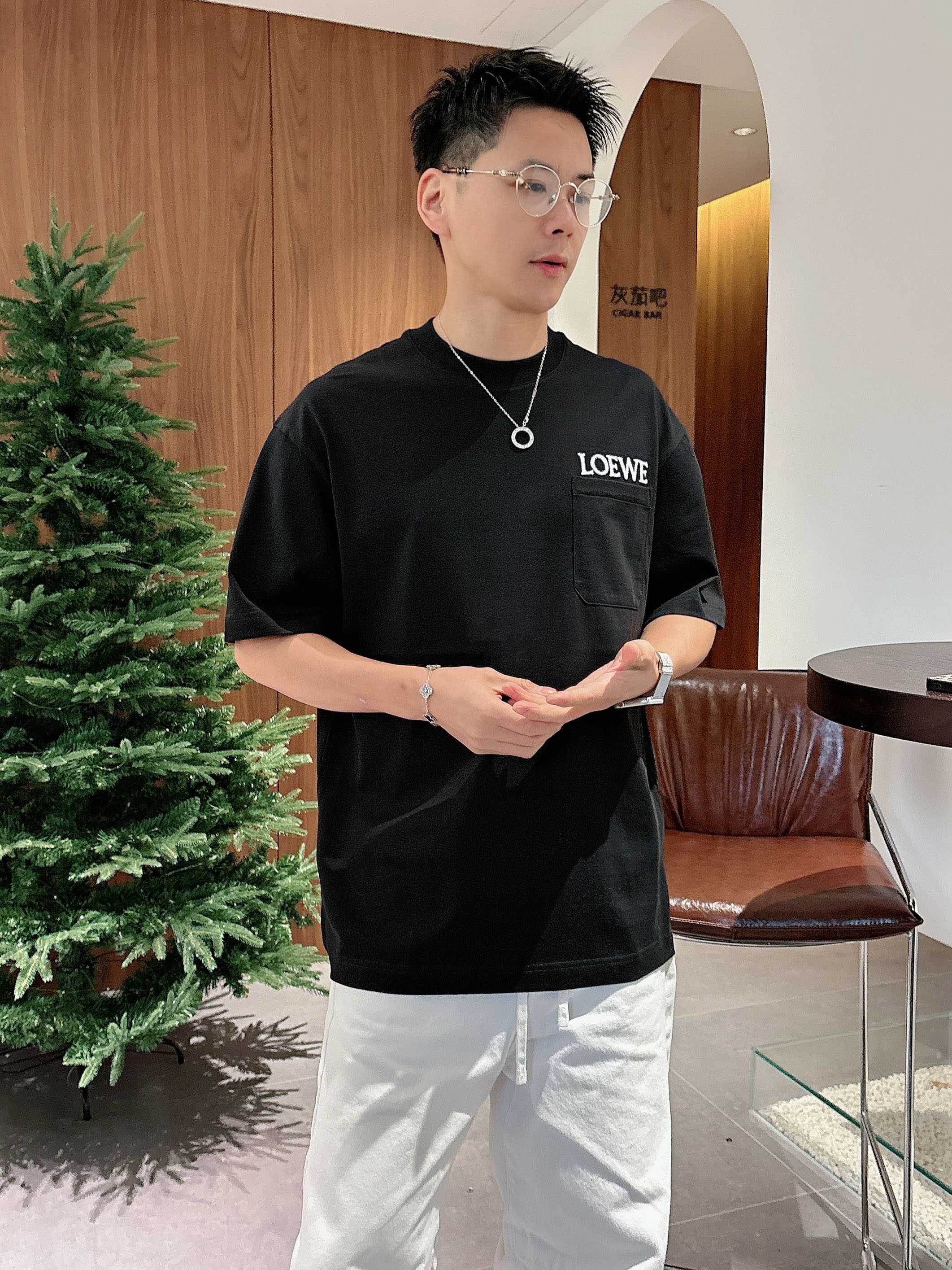 【 罗意威 2026春夏 · 高阶定制T恤】🔹 核心面料：秘鲁进口匹马棉 × 顶级丝光工艺🔹 核心体感：