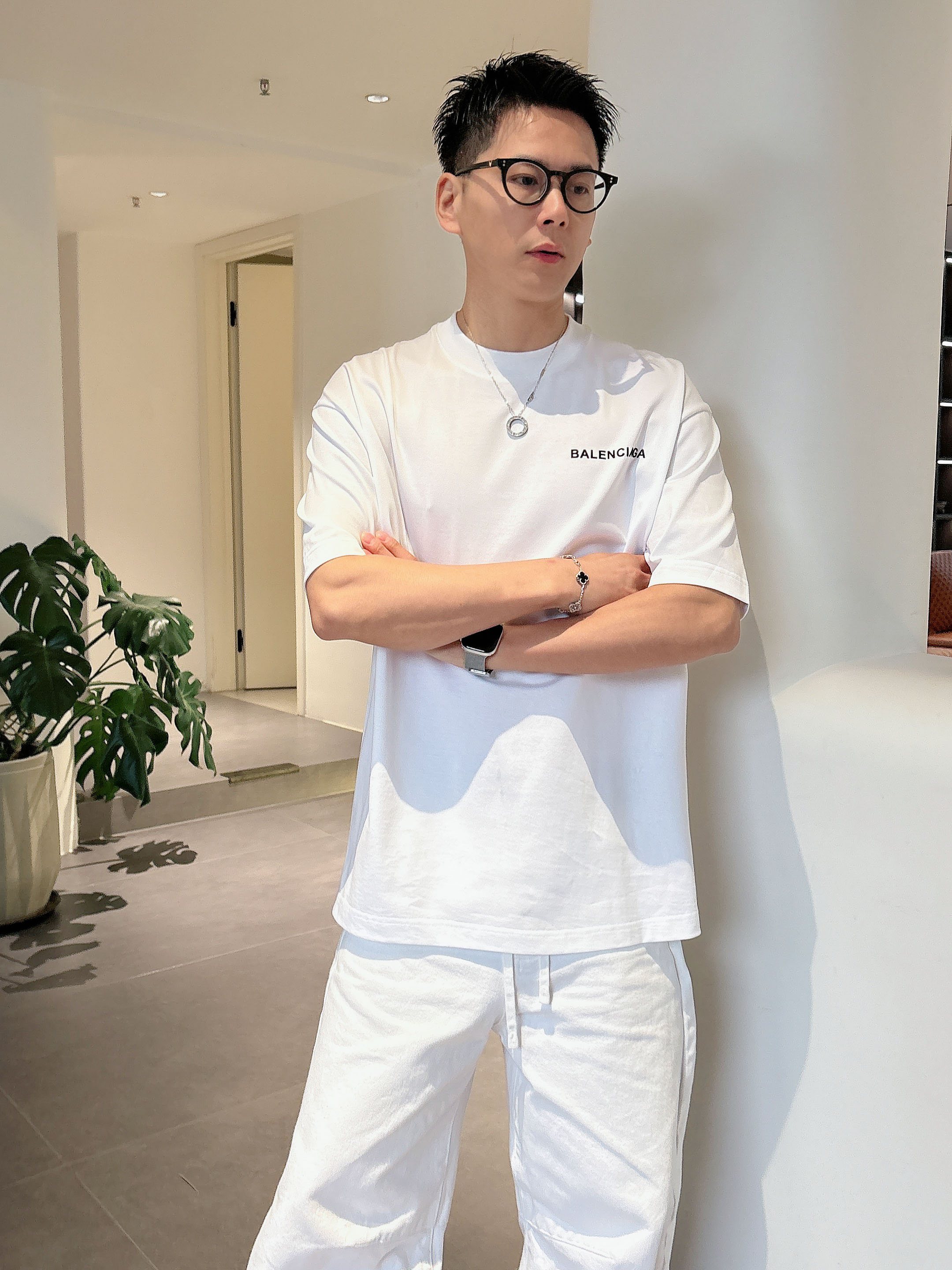 【 巴黎世家 2026春夏 · 高阶定制T恤】🔹 核心面料：秘鲁进口匹马棉 × 顶级丝光工艺🔹 核心体感