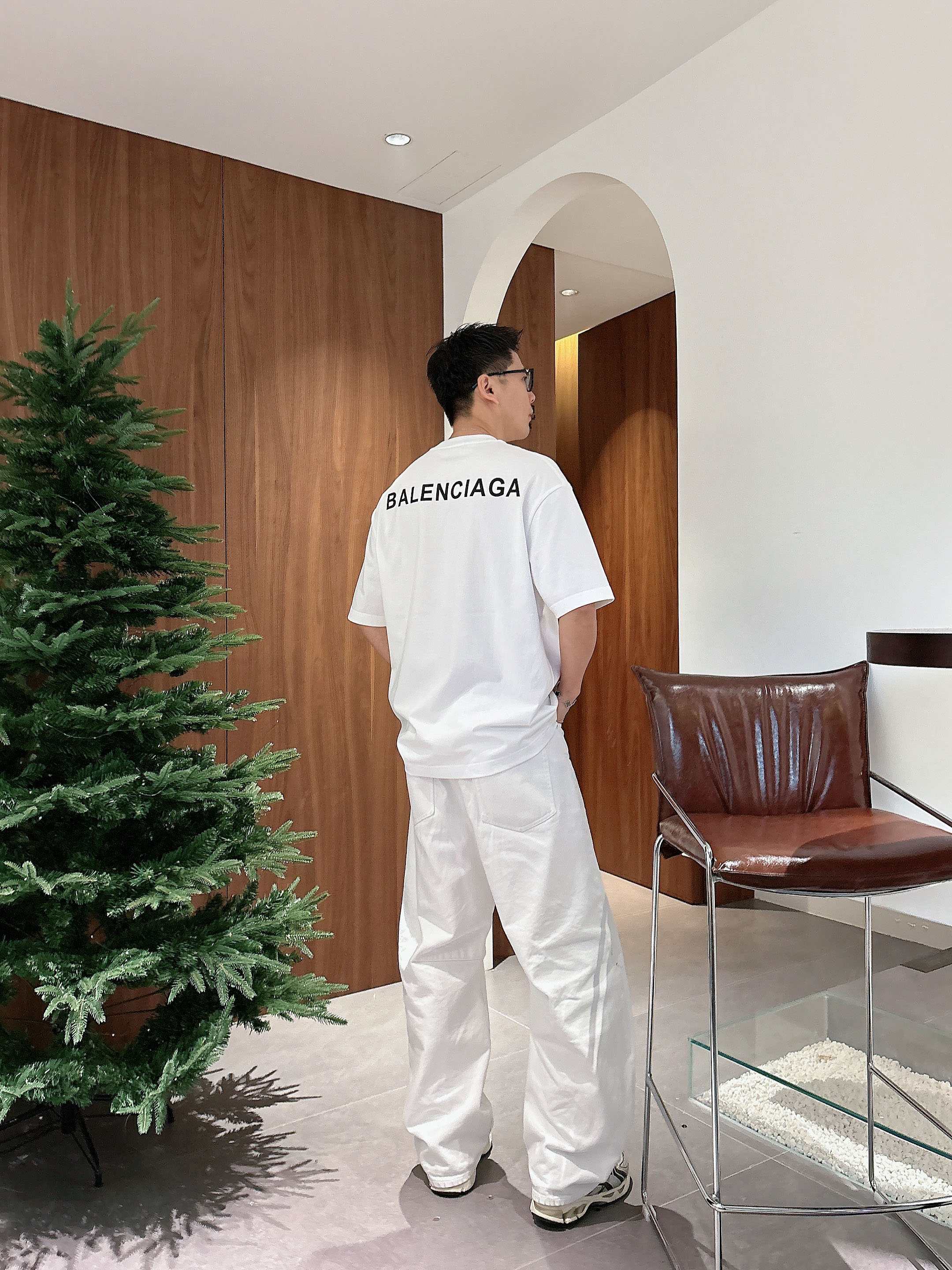 【 巴黎世家 2026春夏 · 高阶定制T恤】🔹 核心面料：秘鲁进口匹马棉 × 顶级丝光工艺🔹 核心体感
