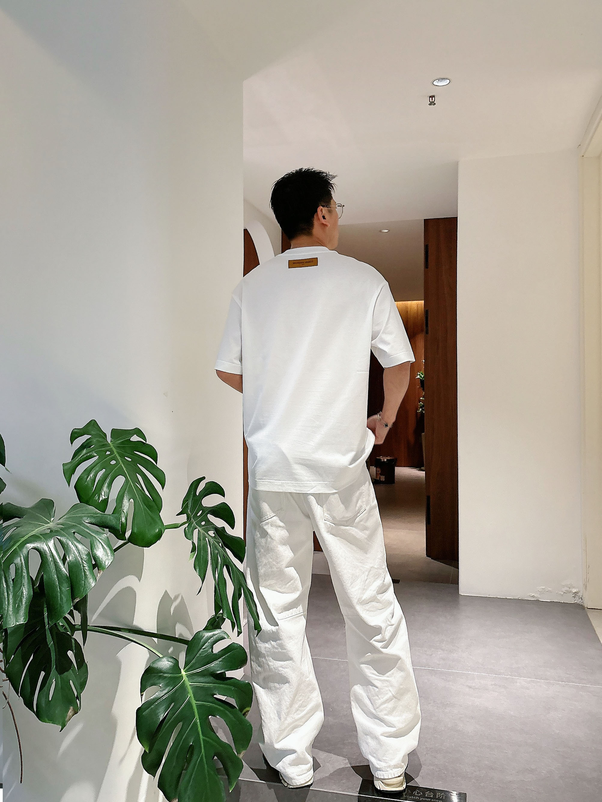 【 LV 2026春夏 · 高阶定制T恤】🔹 核心面料：秘鲁进口匹马棉 × 顶级丝光工艺🔹 核心体感：蚕