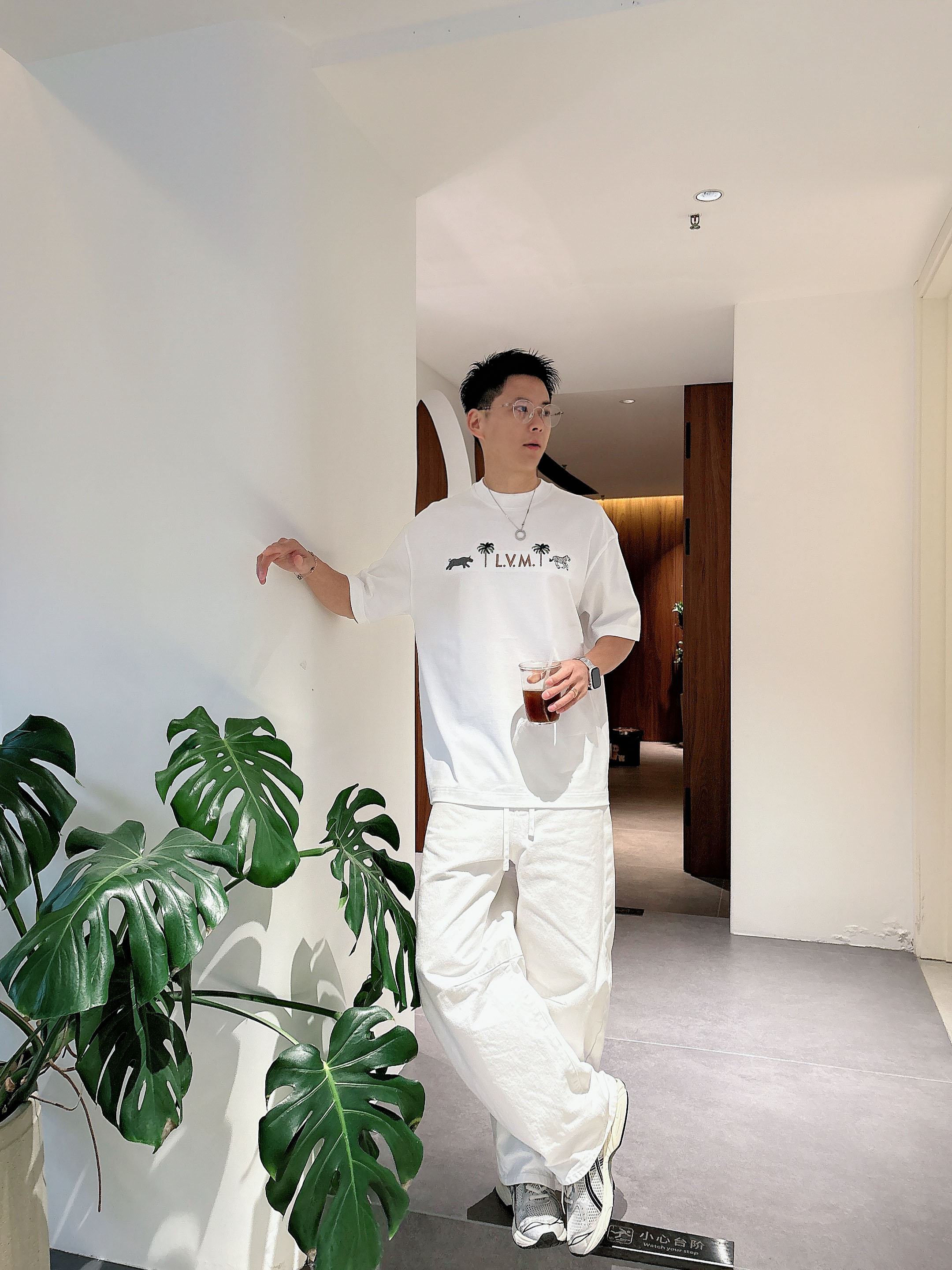 【 LV 2026春夏 · 高阶定制T恤】🔹 核心面料：秘鲁进口匹马棉 × 顶级丝光工艺🔹 核心体感：蚕