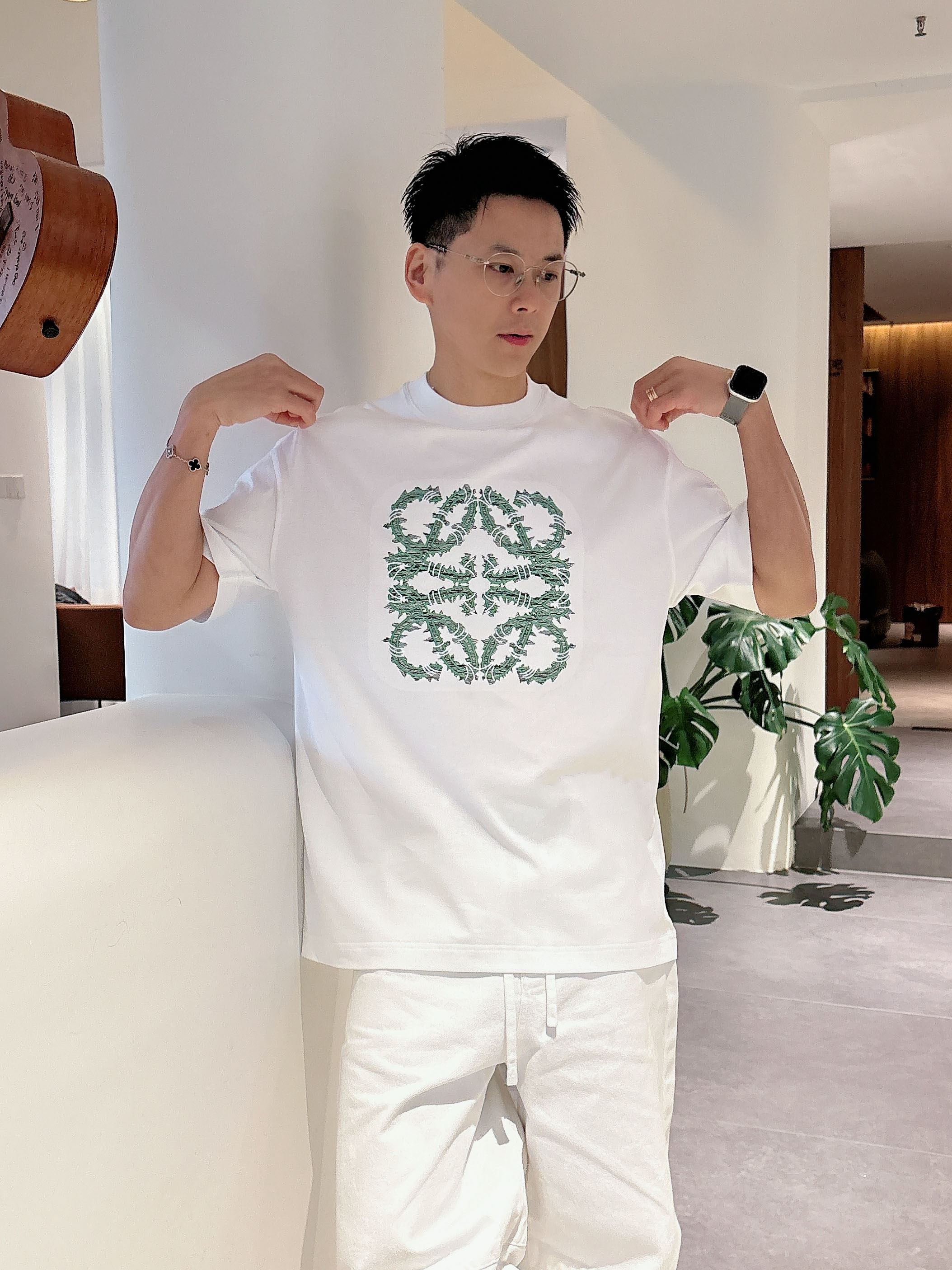 【 罗意威 2026春夏 · 高阶定制T恤】🔹 核心面料：秘鲁进口匹马棉 × 顶级丝光工艺🔹 核心体感：