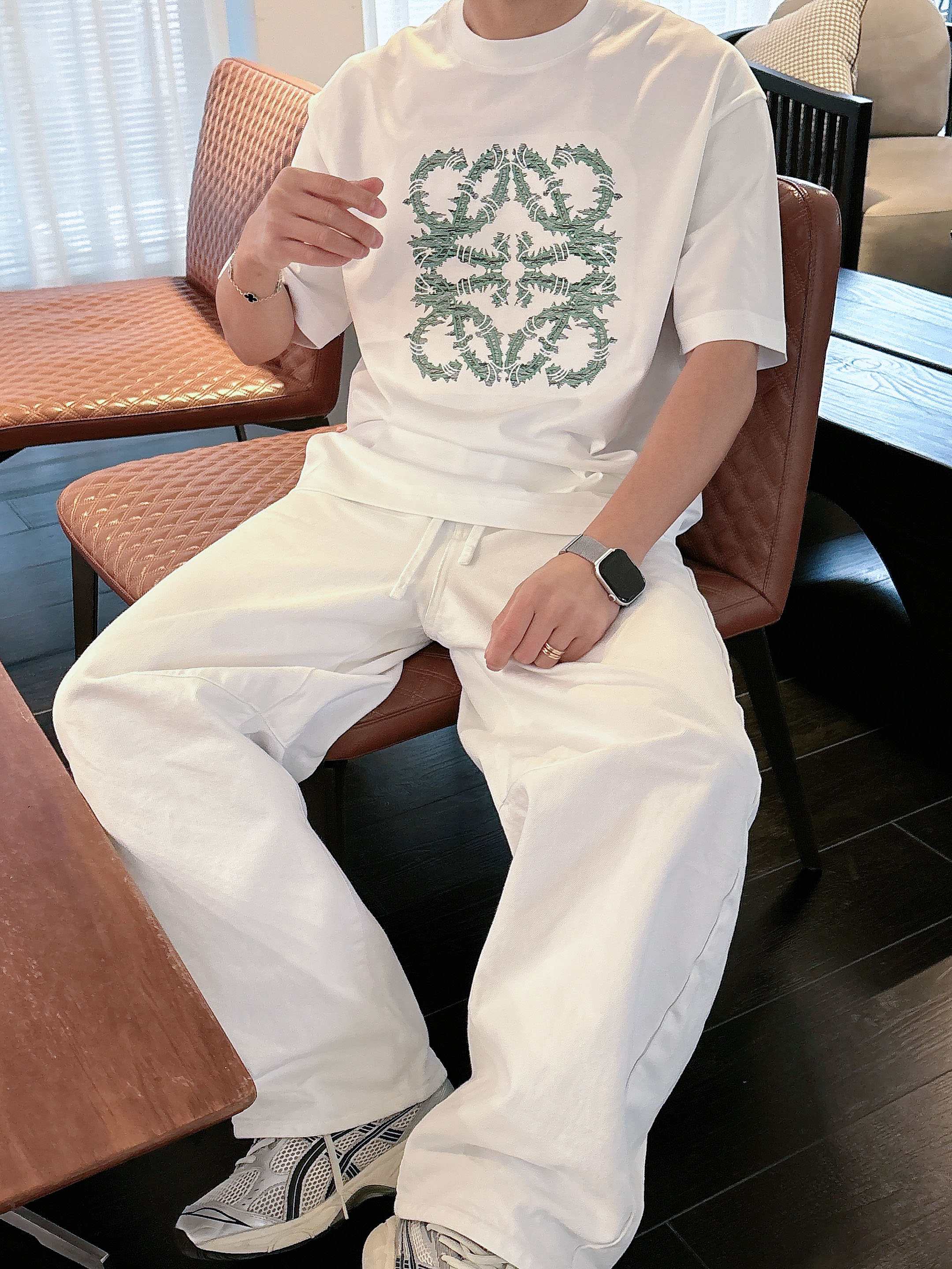【 罗意威 2026春夏 · 高阶定制T恤】🔹 核心面料：秘鲁进口匹马棉 × 顶级丝光工艺🔹 核心体感：