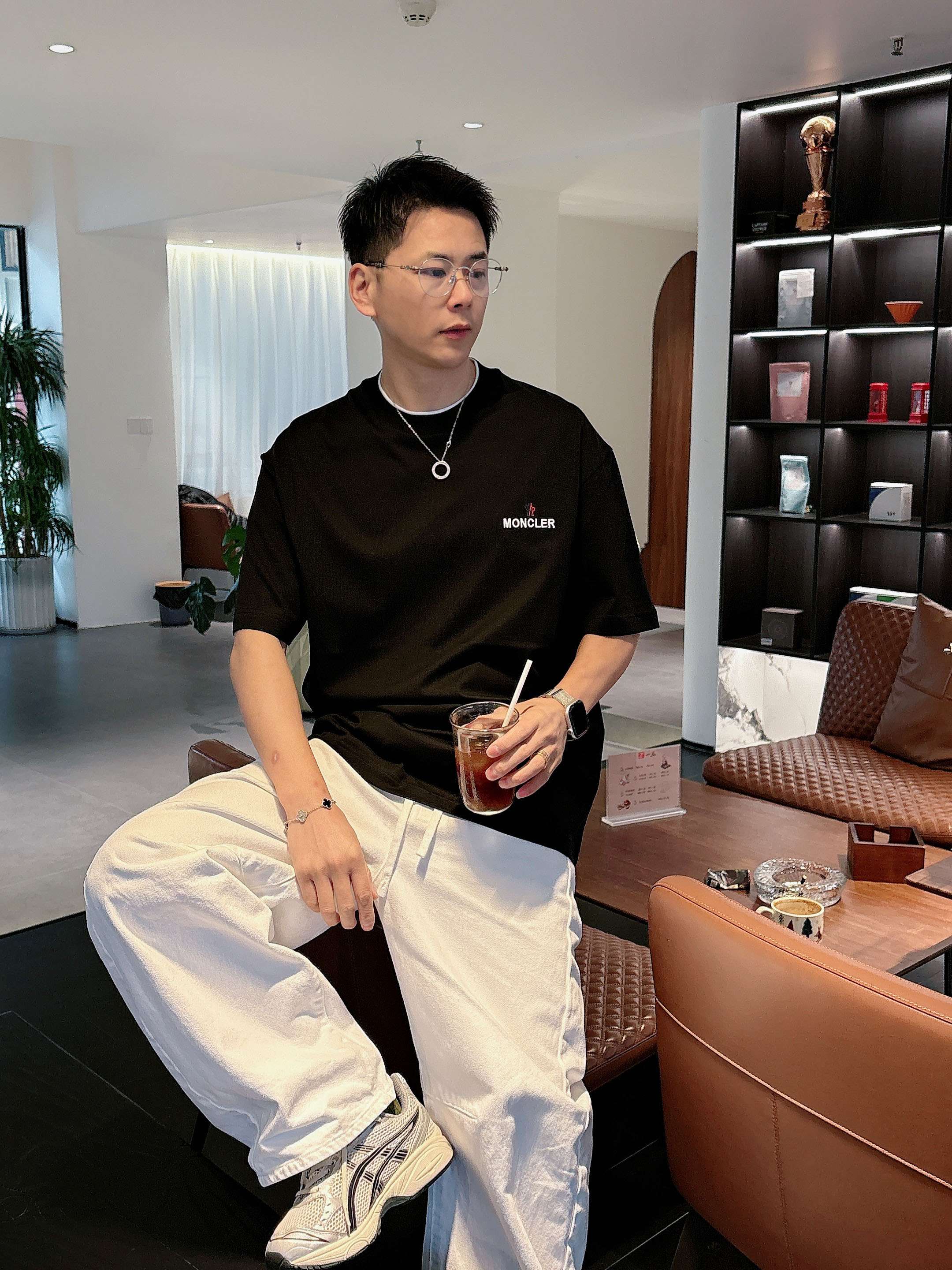 【 蒙口 2026春夏 · 高阶定制T恤】🔹 核心面料：秘鲁进口匹马棉 × 顶级丝光工艺🔹 核心体感：蚕