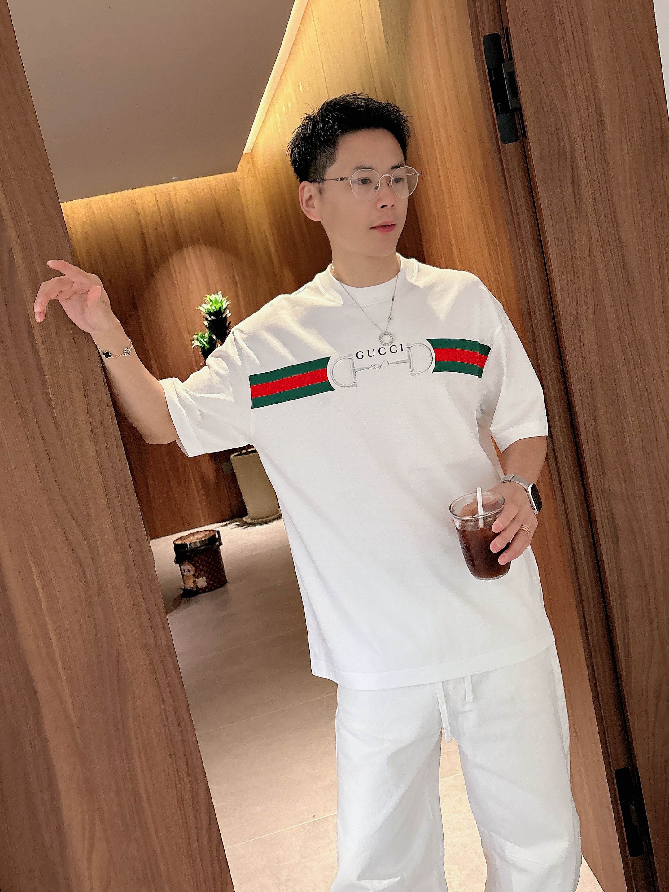 【 古驰 2026春夏 · 高阶定制T恤】🔹 核心面料：秘鲁进口匹马棉 × 顶级丝光工艺🔹 核心体感：蚕