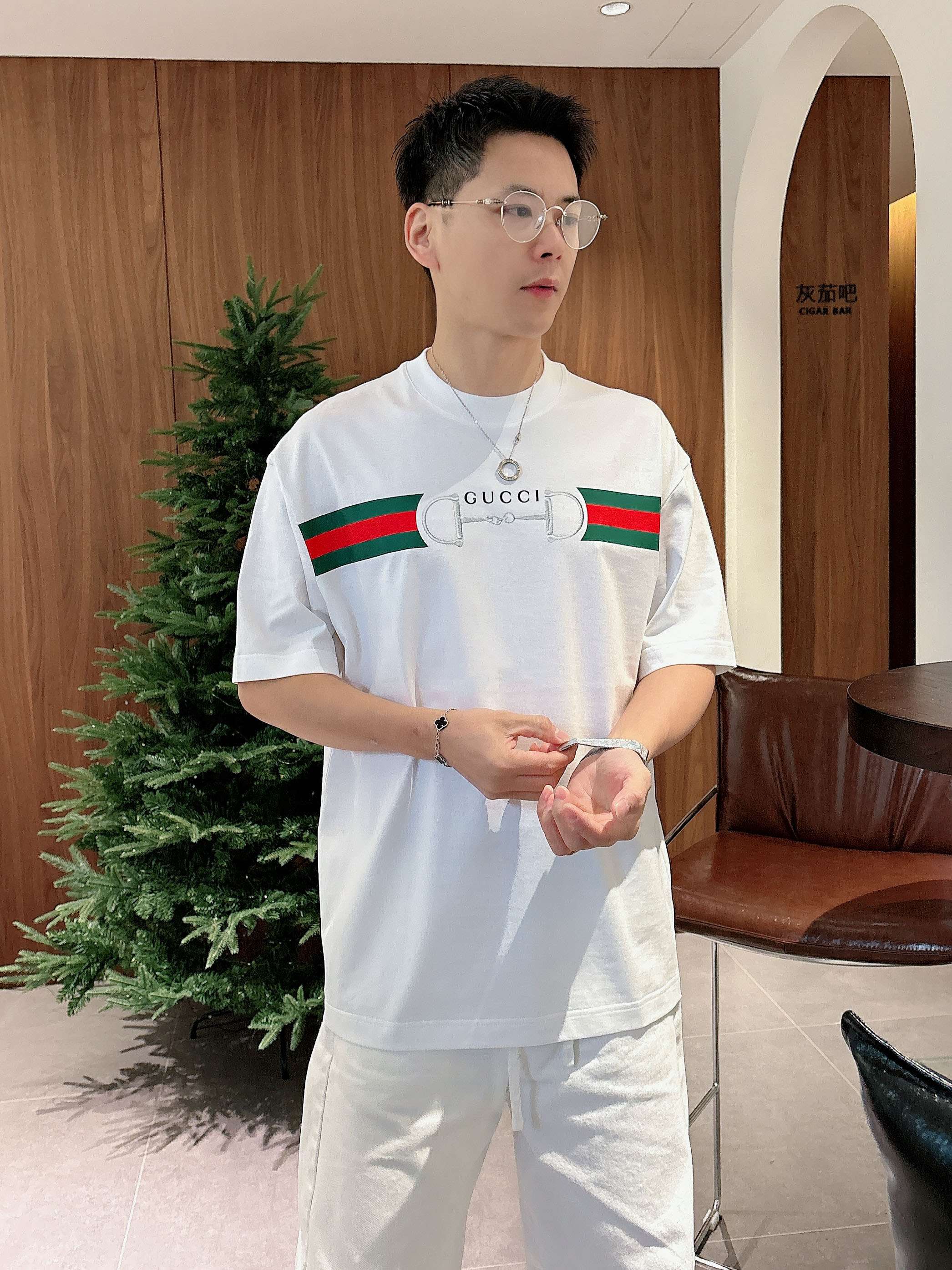 【 古驰 2026春夏 · 高阶定制T恤】🔹 核心面料：秘鲁进口匹马棉 × 顶级丝光工艺🔹 核心体感：蚕