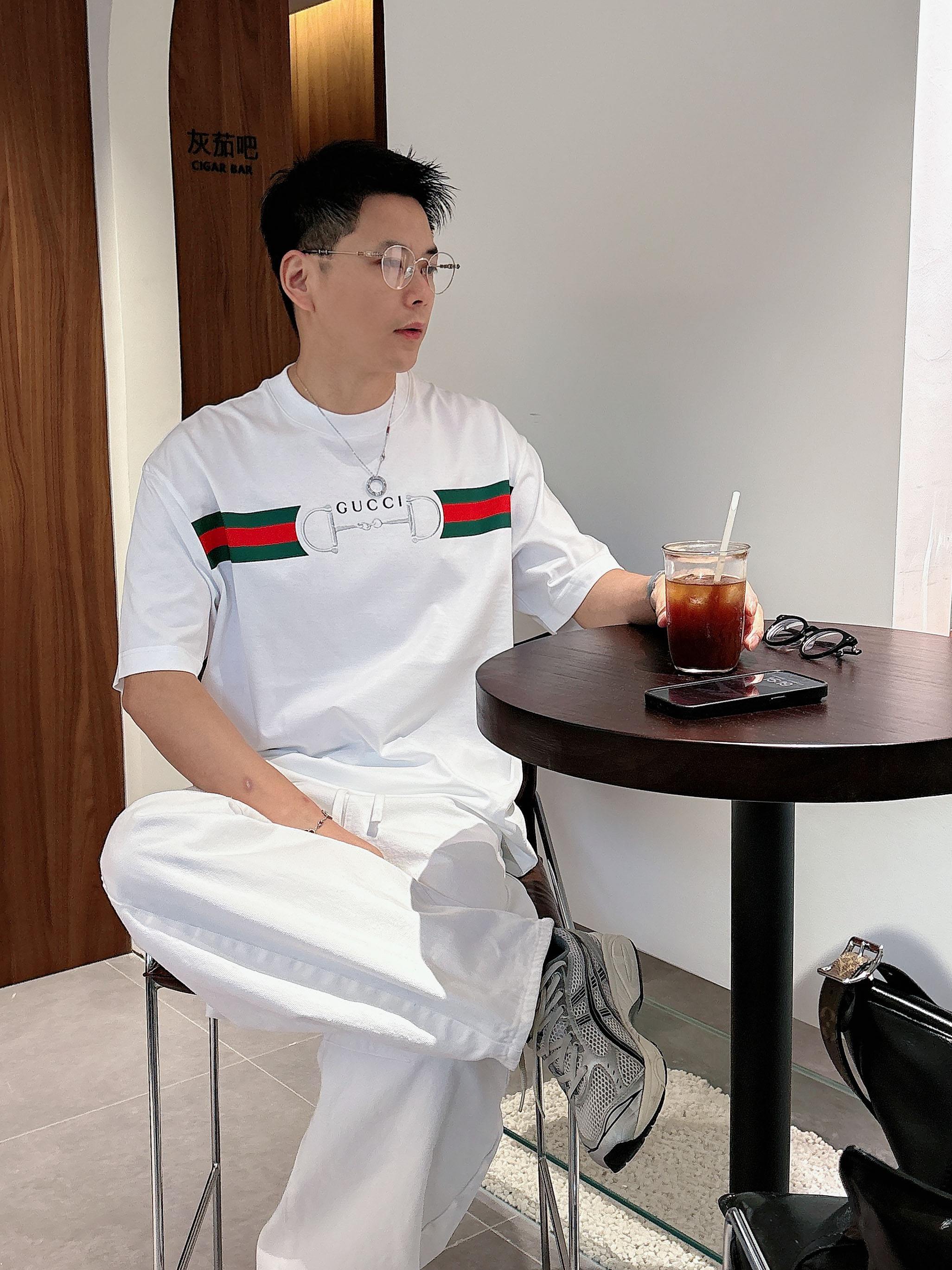 【 古驰 2026春夏 · 高阶定制T恤】🔹 核心面料：秘鲁进口匹马棉 × 顶级丝光工艺🔹 核心体感：蚕