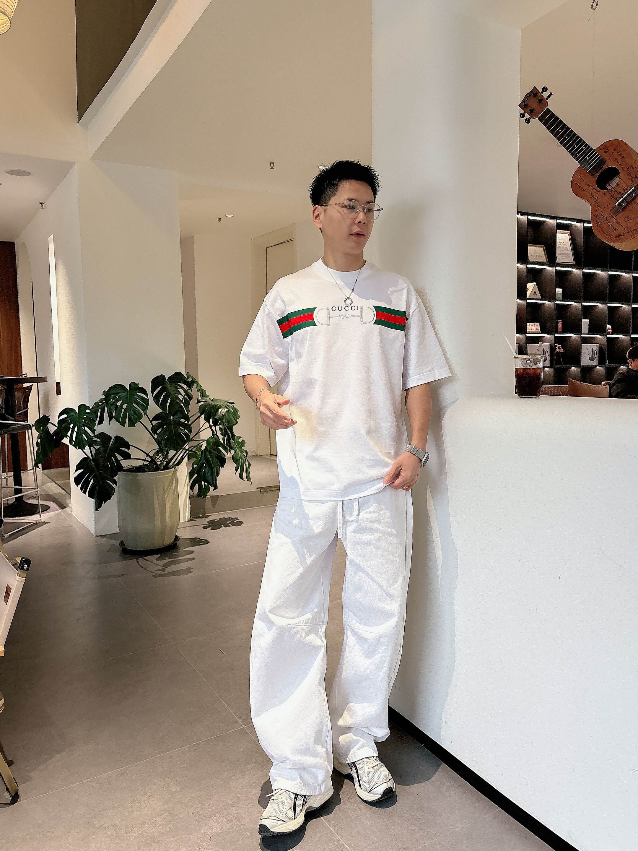 【 古驰 2026春夏 · 高阶定制T恤】🔹 核心面料：秘鲁进口匹马棉 × 顶级丝光工艺🔹 核心体感：蚕