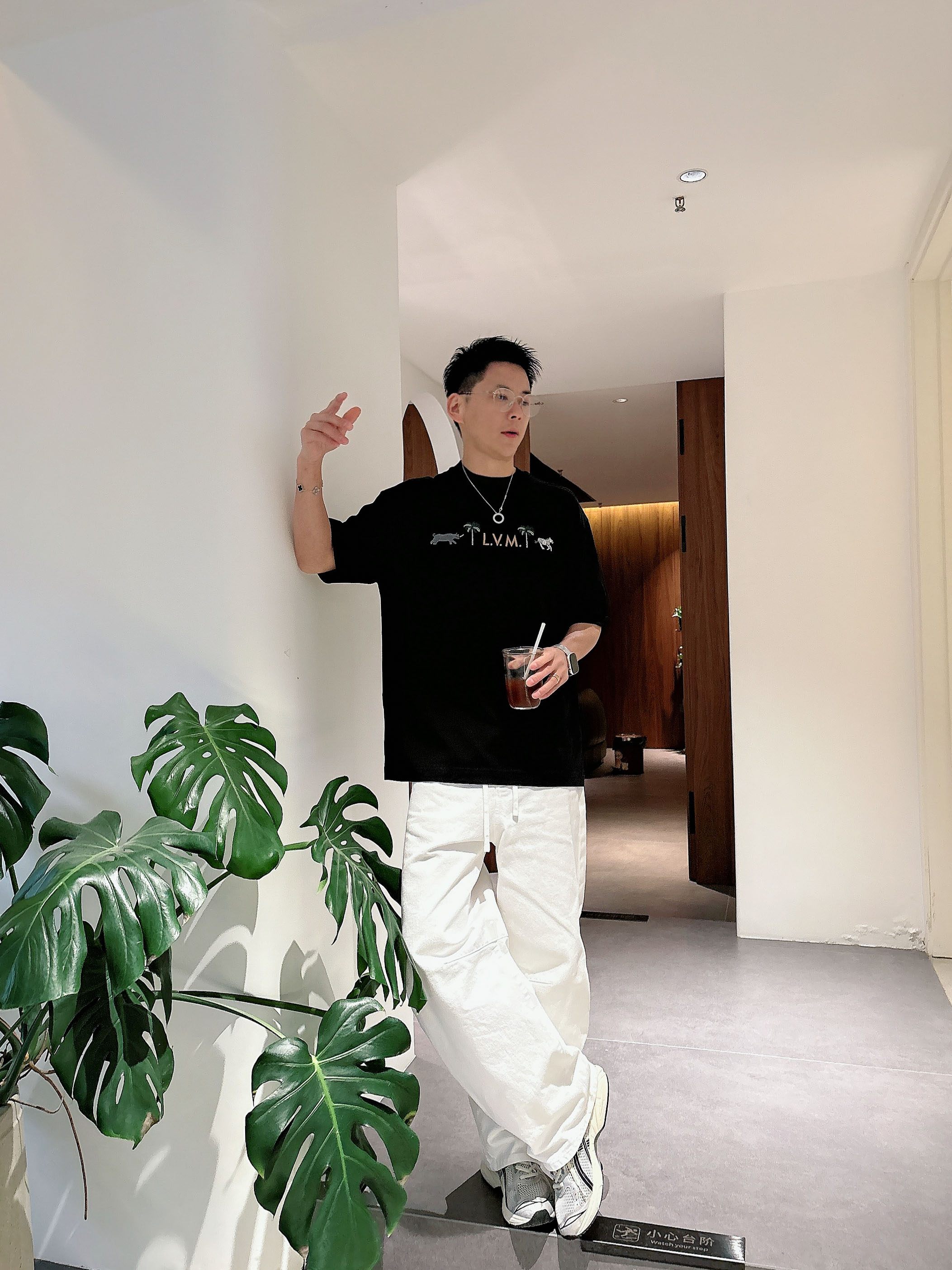 【 LV 2026春夏 · 高阶定制T恤】🔹 核心面料：秘鲁进口匹马棉 × 顶级丝光工艺🔹 核心体感：蚕