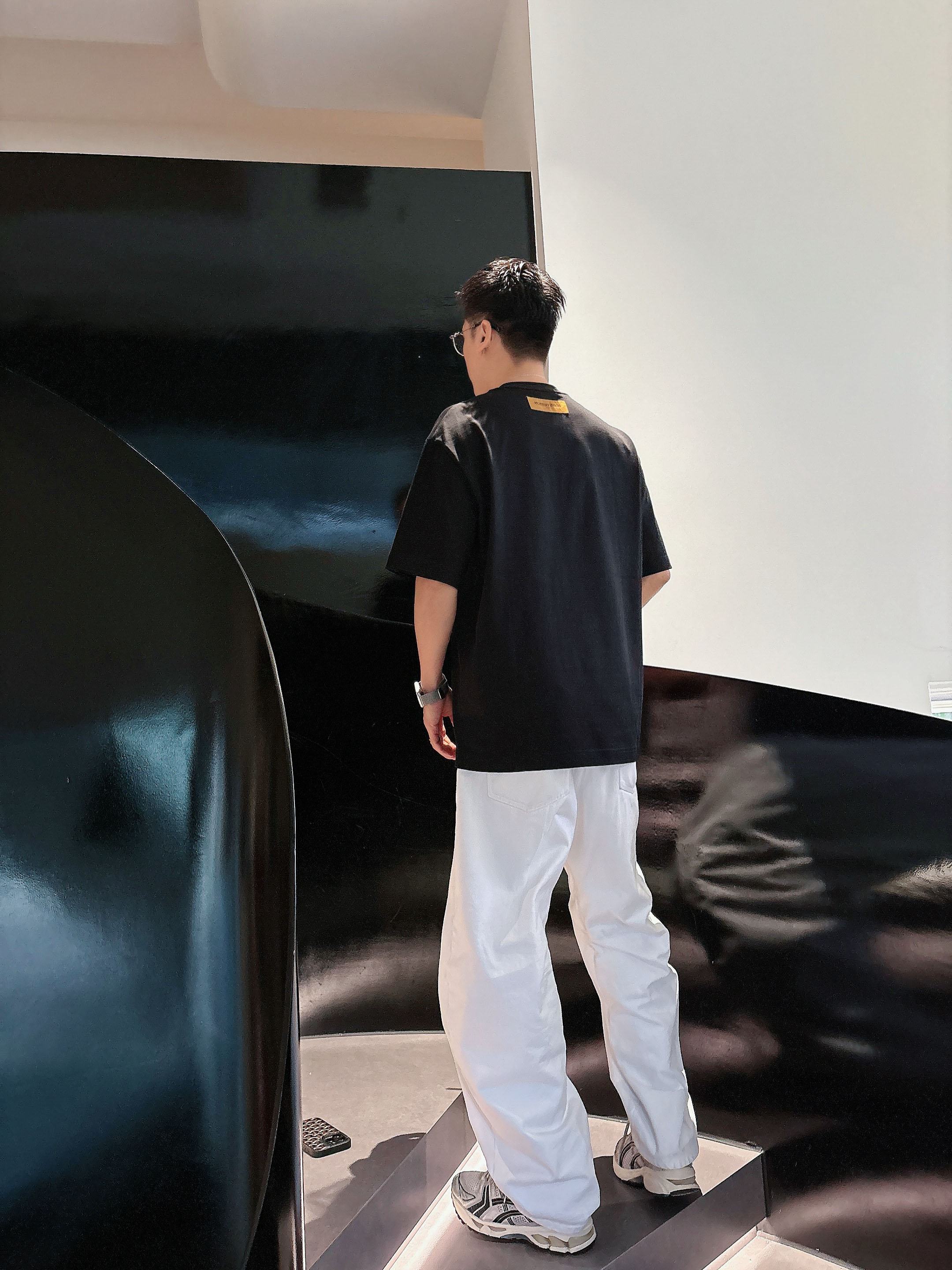 【 LV 2026春夏 · 高阶定制T恤】🔹 核心面料：秘鲁进口匹马棉 × 顶级丝光工艺🔹 核心体感：蚕