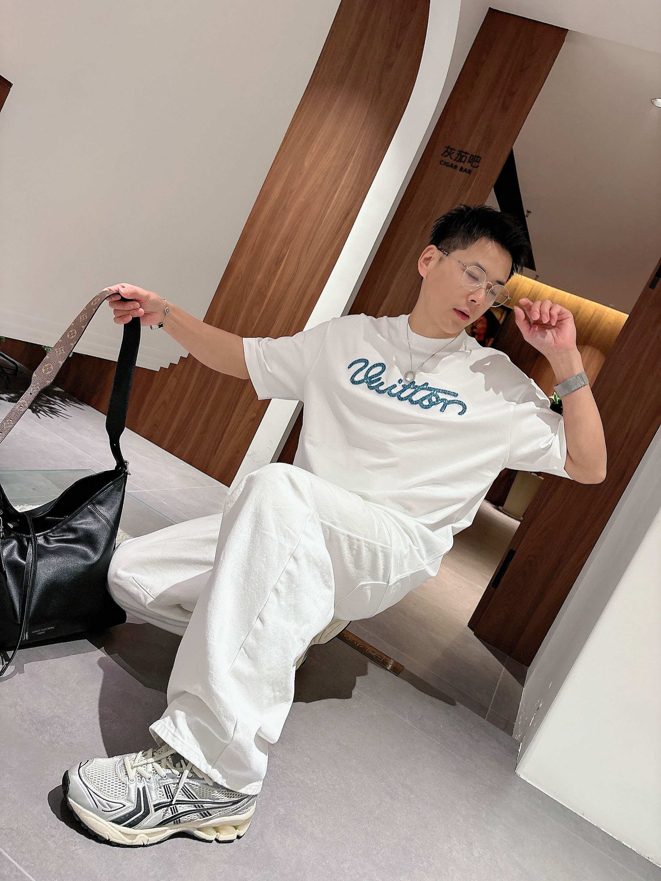 【 LV 2026春夏 · 高阶定制T恤】🔹 核心面料：秘鲁进口匹马棉 × 顶级丝光工艺🔹 核心体感：蚕
