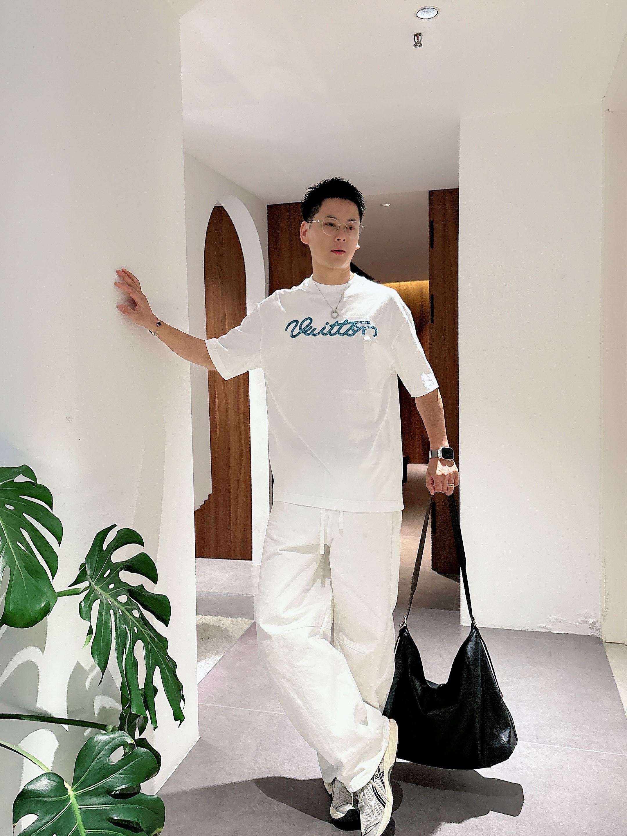 【 LV 2026春夏 · 高阶定制T恤】🔹 核心面料：秘鲁进口匹马棉 × 顶级丝光工艺🔹 核心体感：蚕