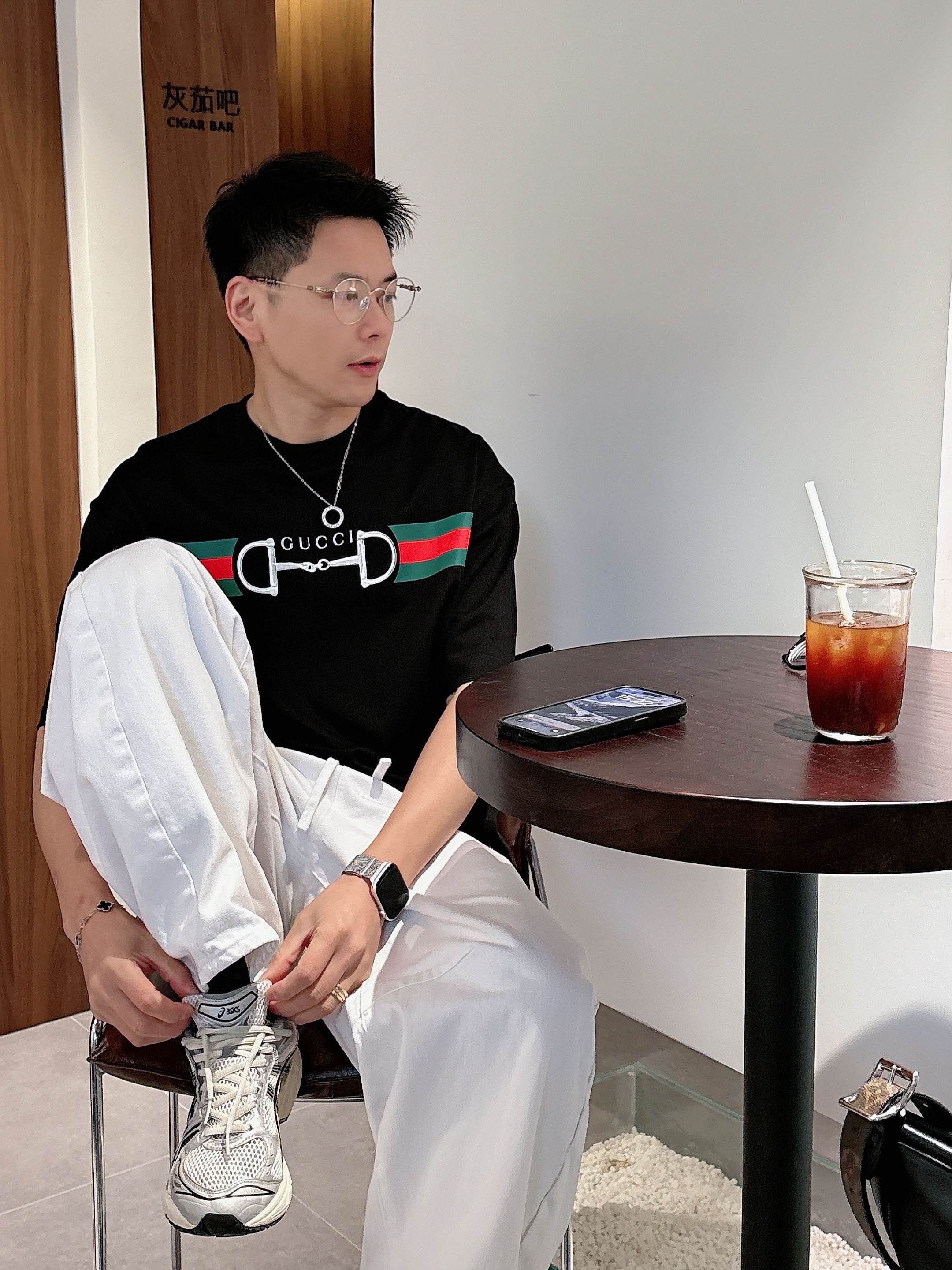 【 古驰 2026春夏 · 高阶定制T恤】🔹 核心面料：秘鲁进口匹马棉 × 顶级丝光工艺🔹 核心体感：蚕