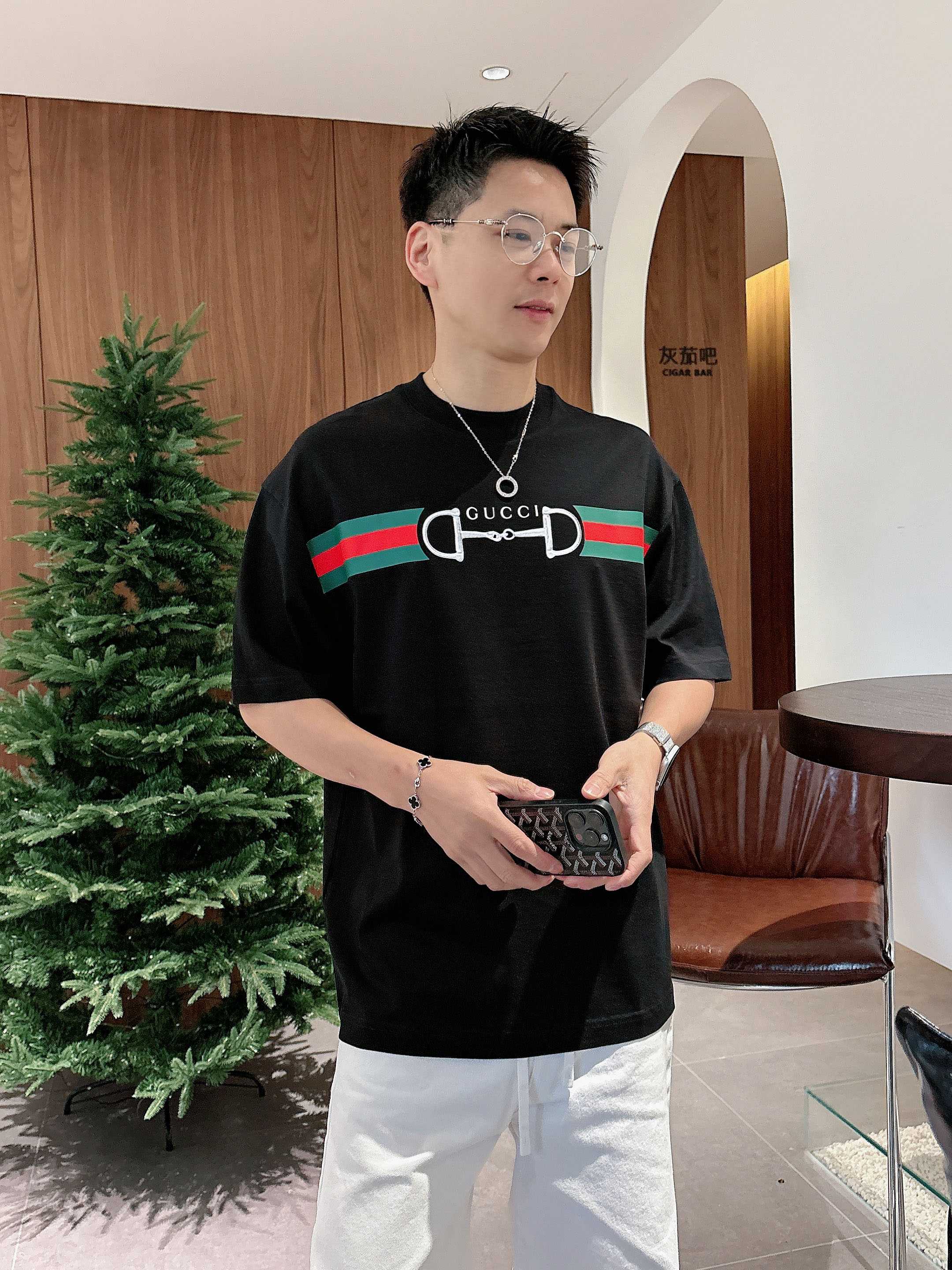 【 古驰 2026春夏 · 高阶定制T恤】🔹 核心面料：秘鲁进口匹马棉 × 顶级丝光工艺🔹 核心体感：蚕