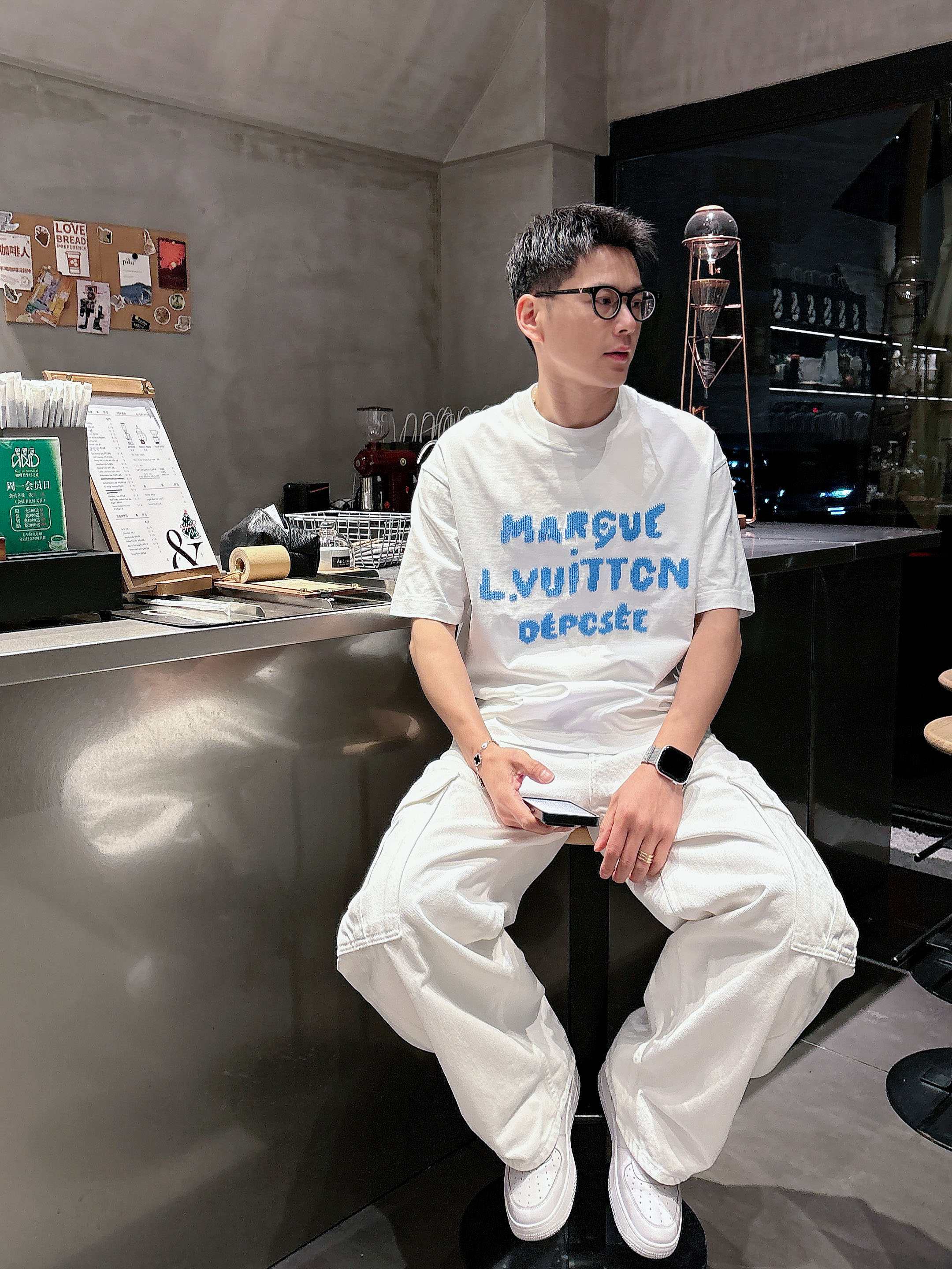 【 LV 2026春夏 · 高阶定制T恤】🔹 核心面料：秘鲁进口匹马棉 × 顶级丝光工艺🔹 核心体感：蚕